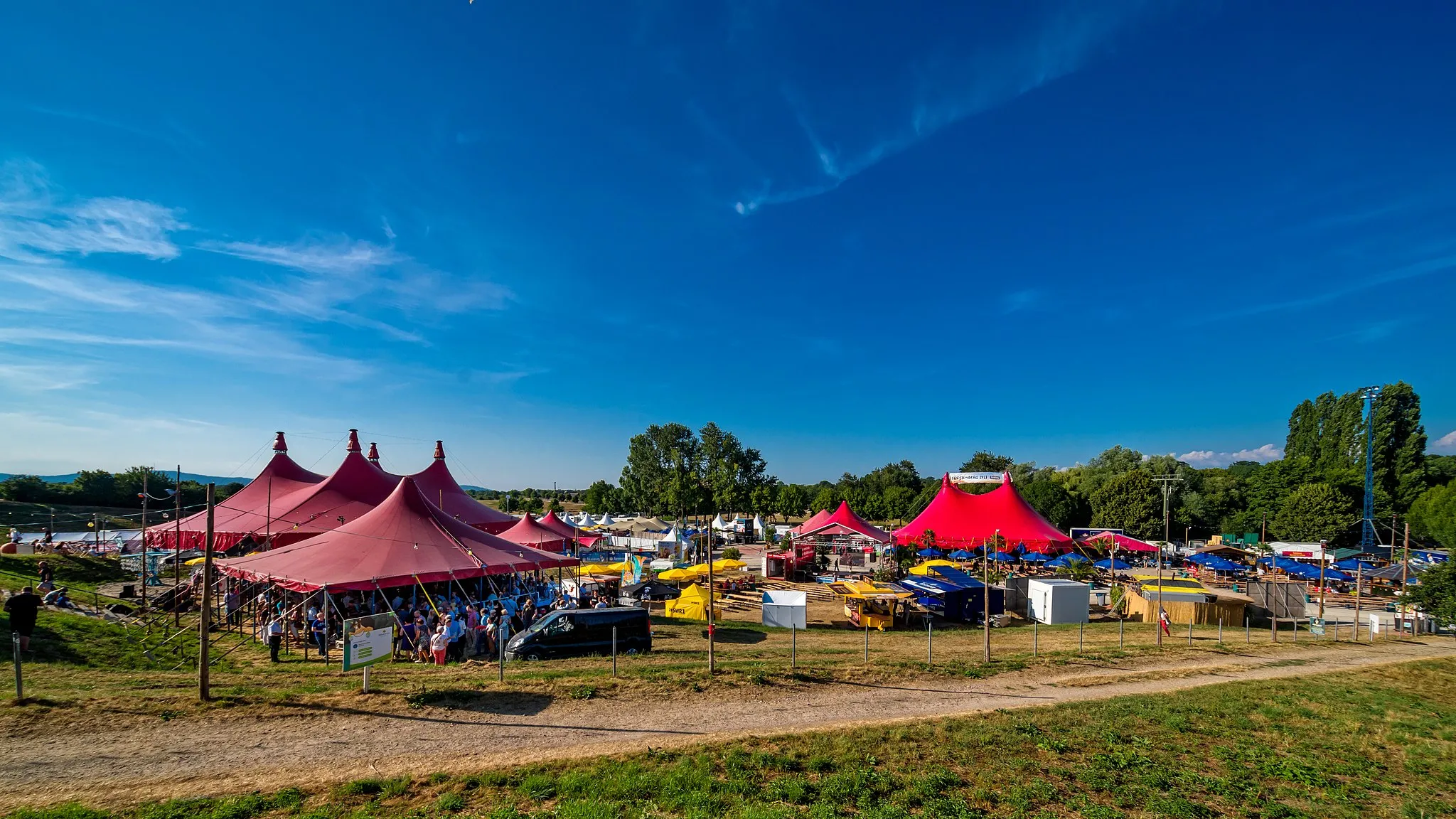 Photo showing: Bilder vom Zelt Musik Festival 2018 in Freiburg im Breisgau
Hier die Eröffnung zusammen mit dem Förderkreis Freiburger Musikfestival e.V.