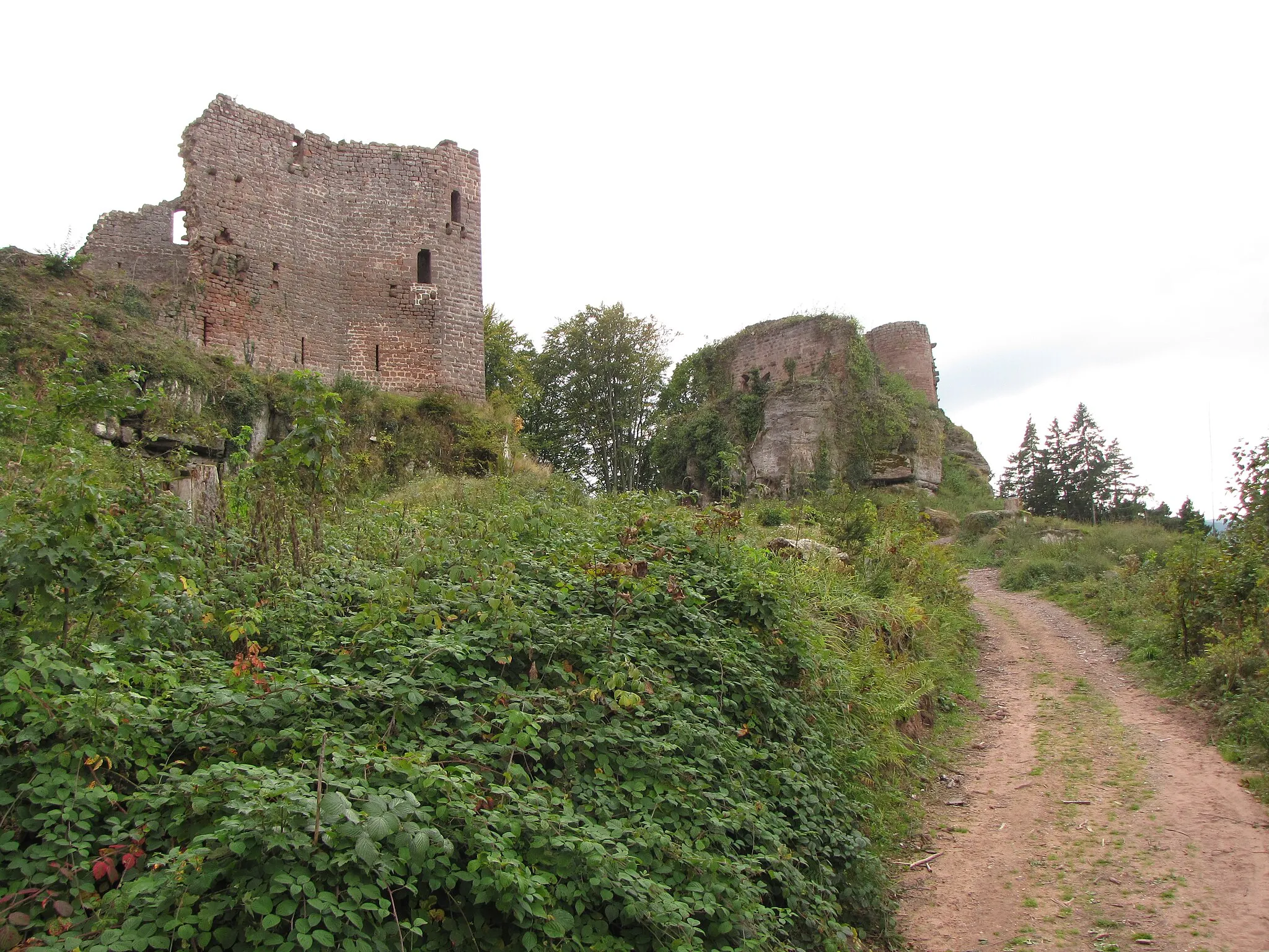 Photo showing: Entrance of the Dreistein castle, Bas-Rhin, France