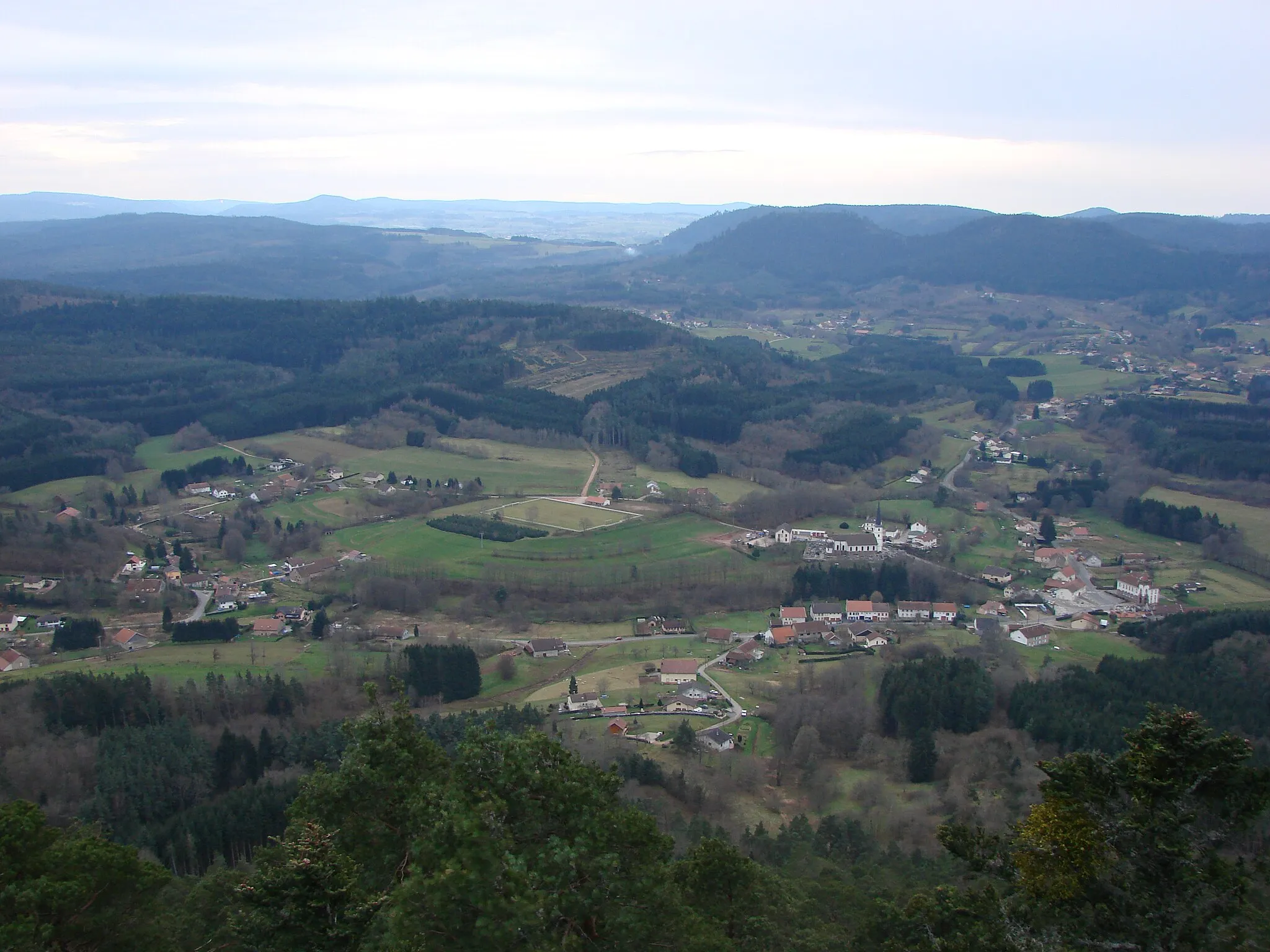 Photo showing: Vue sur les 3 vallées depuis la pierre de Laître