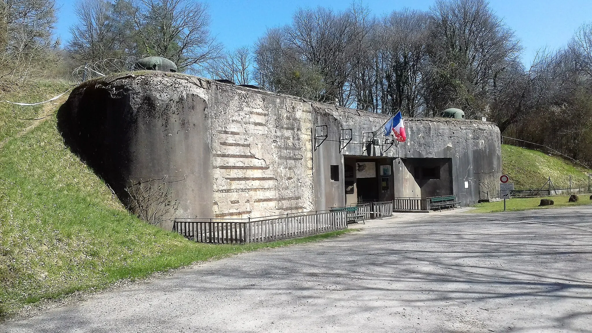 Photo showing: Ouvrage du four à chaux - entrée du matériel