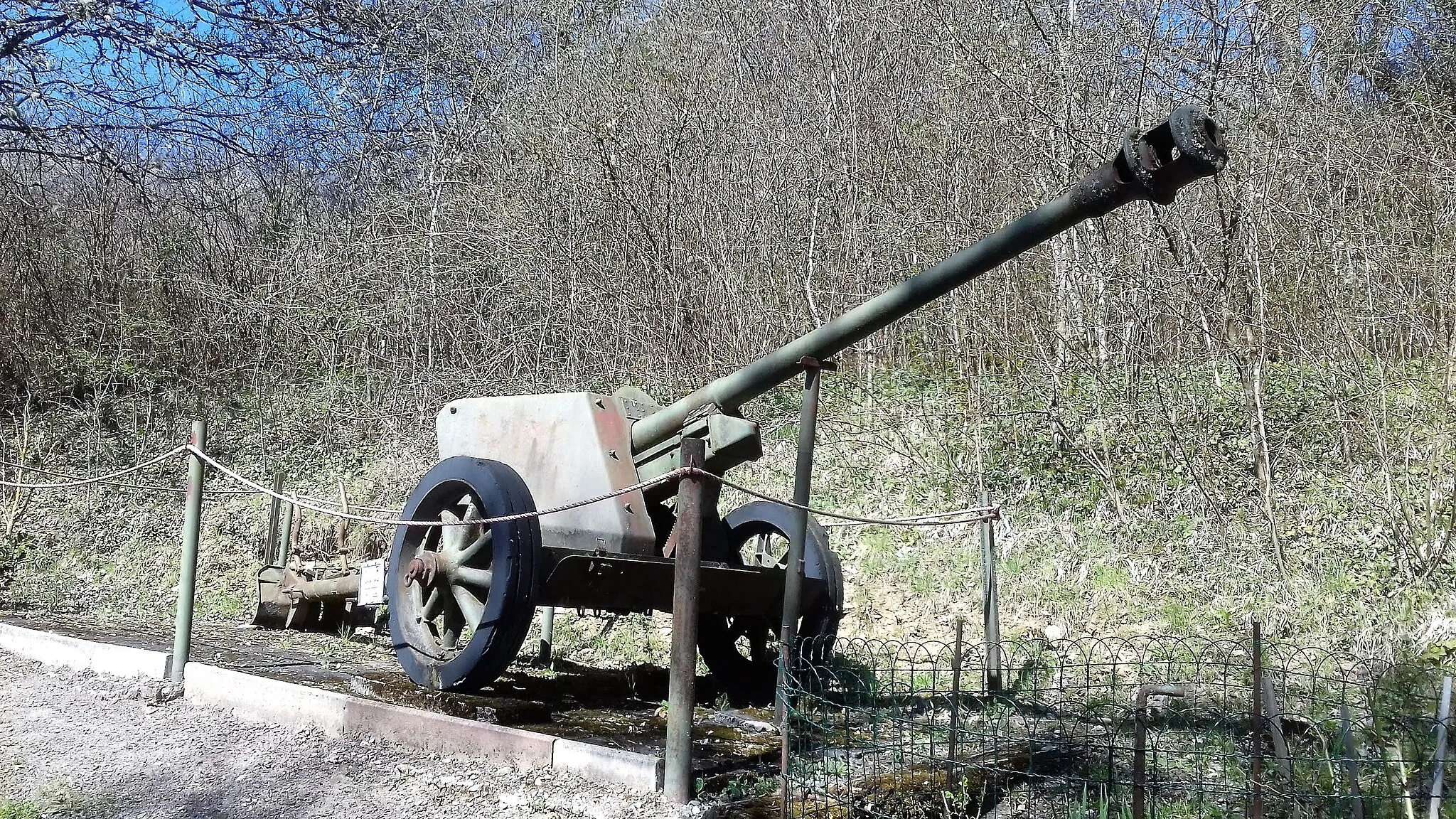 Photo showing: Four à chaux - Canon antichar allemand PAK40