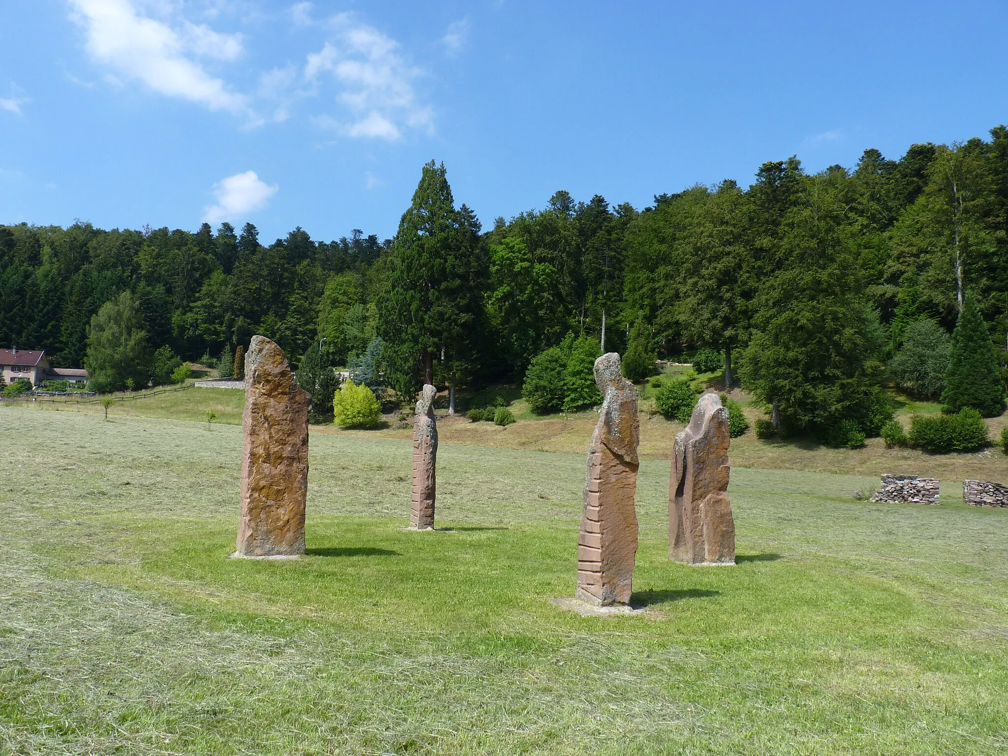 Photo showing: Les quatre pierres, œuvre d'Annette Bucher et de Stephan Roher