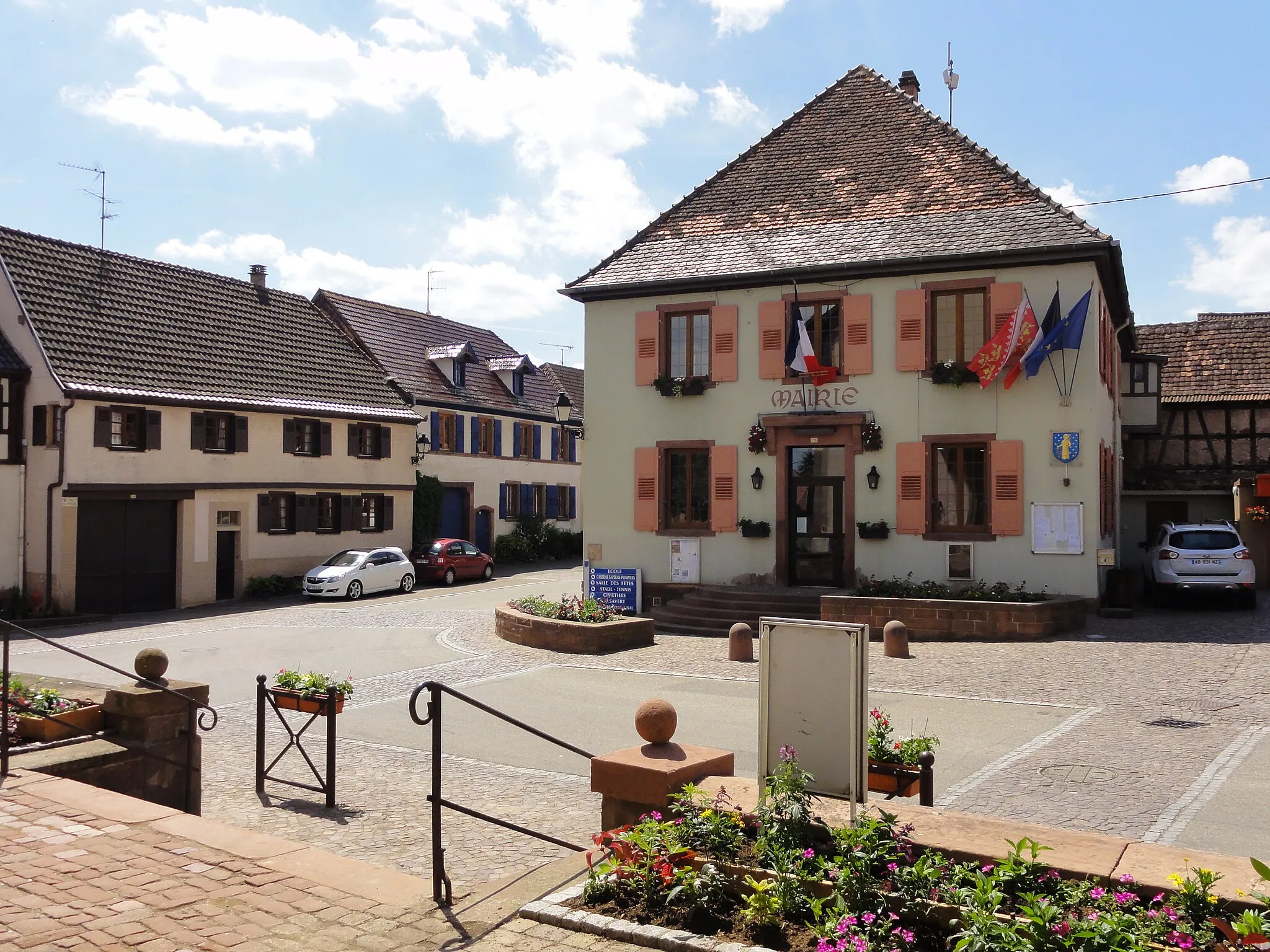 Photo showing: Alsace, Bas-Rhin, Bergbieten, Mairie.