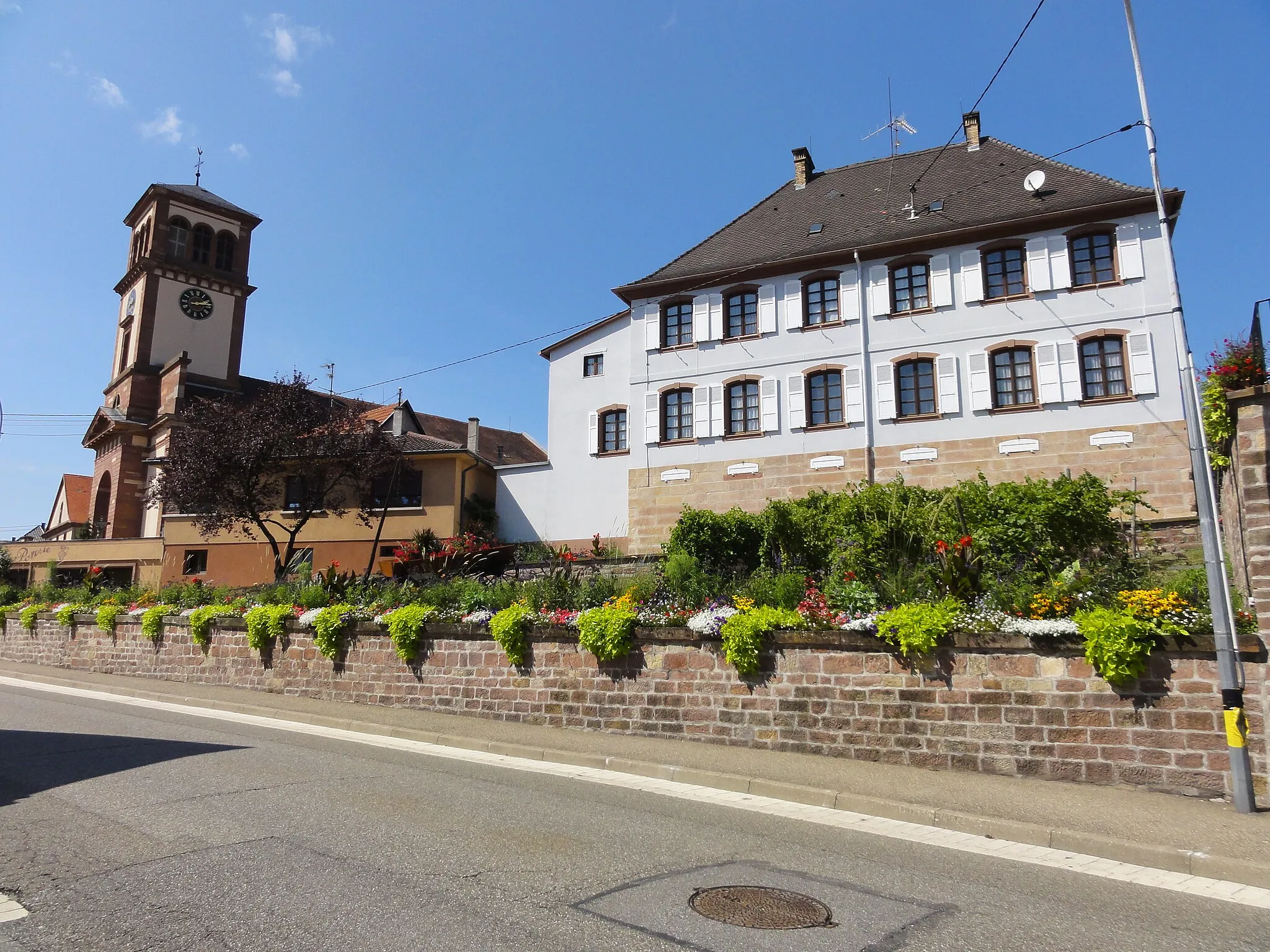 Photo showing: This building is indexed in the base Mérimée, a database of architectural heritage maintained by the French Ministry of Culture, under the reference IA00123824 .