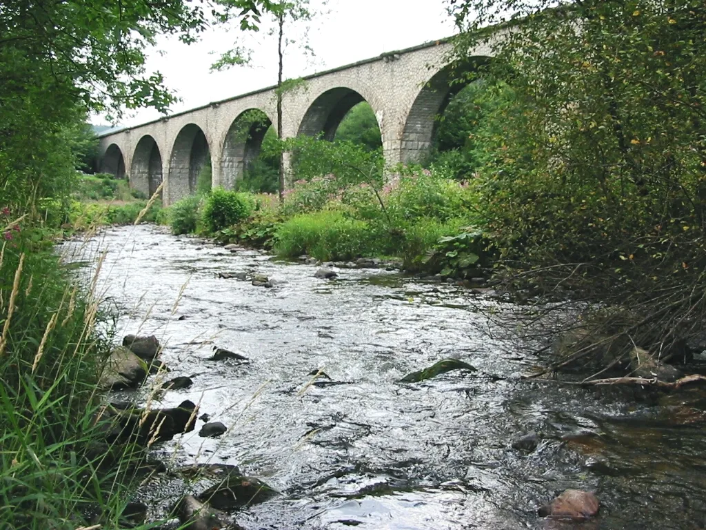 Photo showing: La rivière Bruche (département du Bas-Rhin, France)

Pont du chemin de fer à Fouday.
Photographie personnelle prise le 24 août 2005.
Copyright © Christian Amet