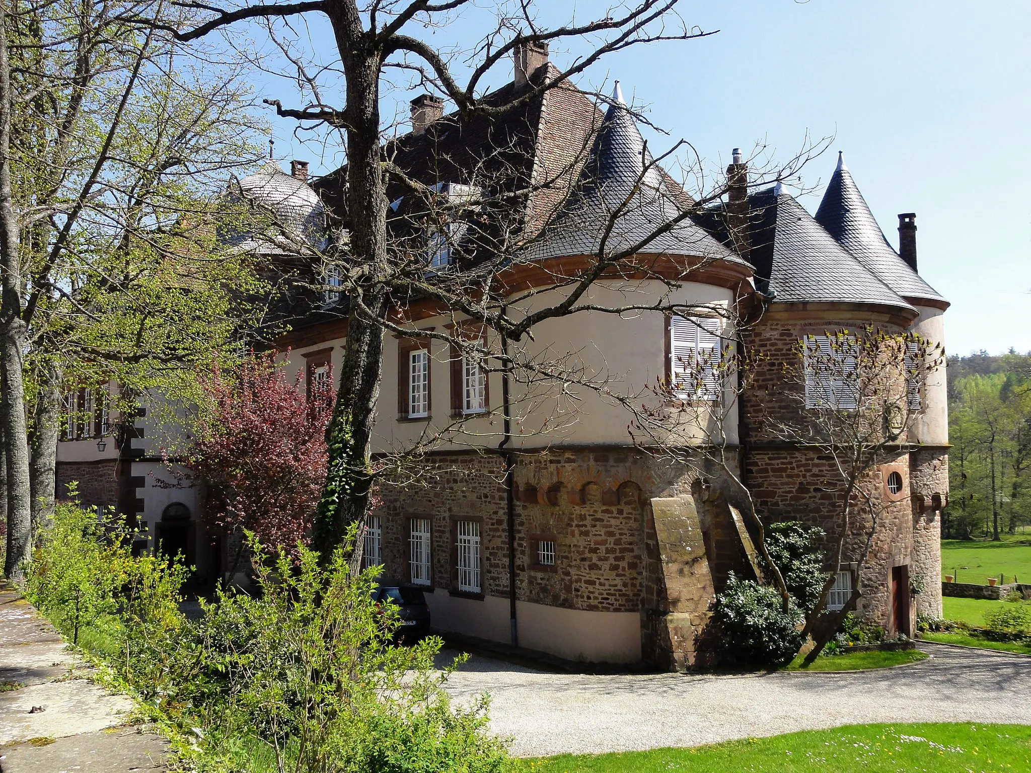 Photo showing: This building is inscrit au titre des monuments historiques de la France. It is indexed in the base Mérimée, a database of architectural heritage maintained by the French Ministry of Culture, under the references PA00084617 and IA67007711 .