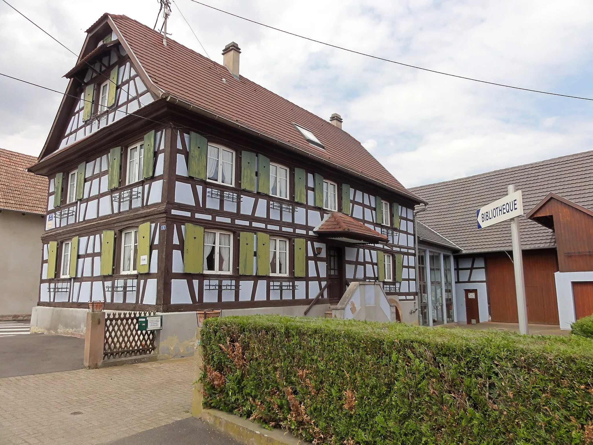 Photo showing: Alsace, Bas-Rhin, Blaesheim, Ancienne ferme, actuellement bibliothèque municipale, 1 rue des Prés.