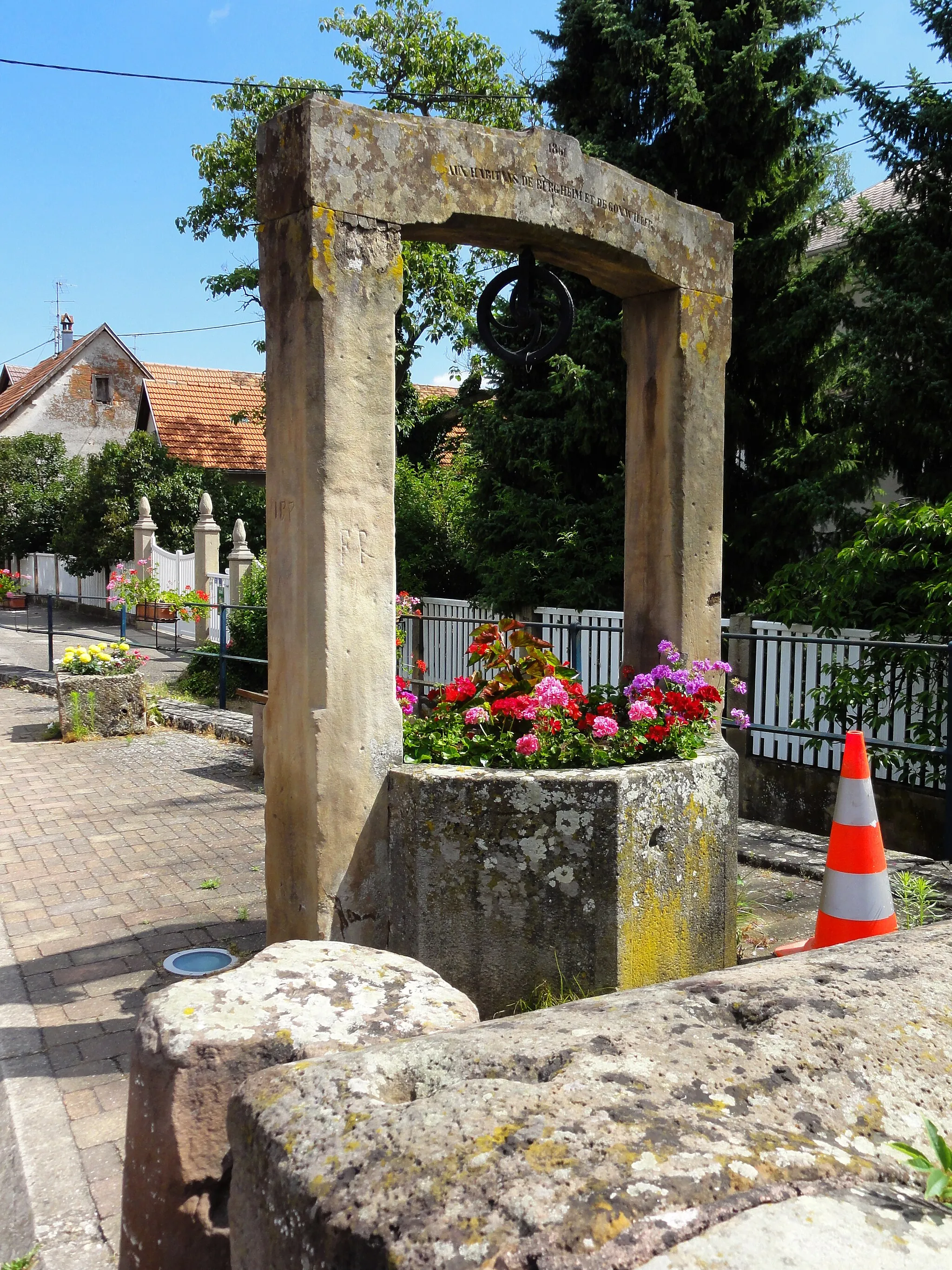 Photo showing: This building is indexed in the base Mérimée, a database of architectural heritage maintained by the French Ministry of Culture, under the reference IA00023801 .