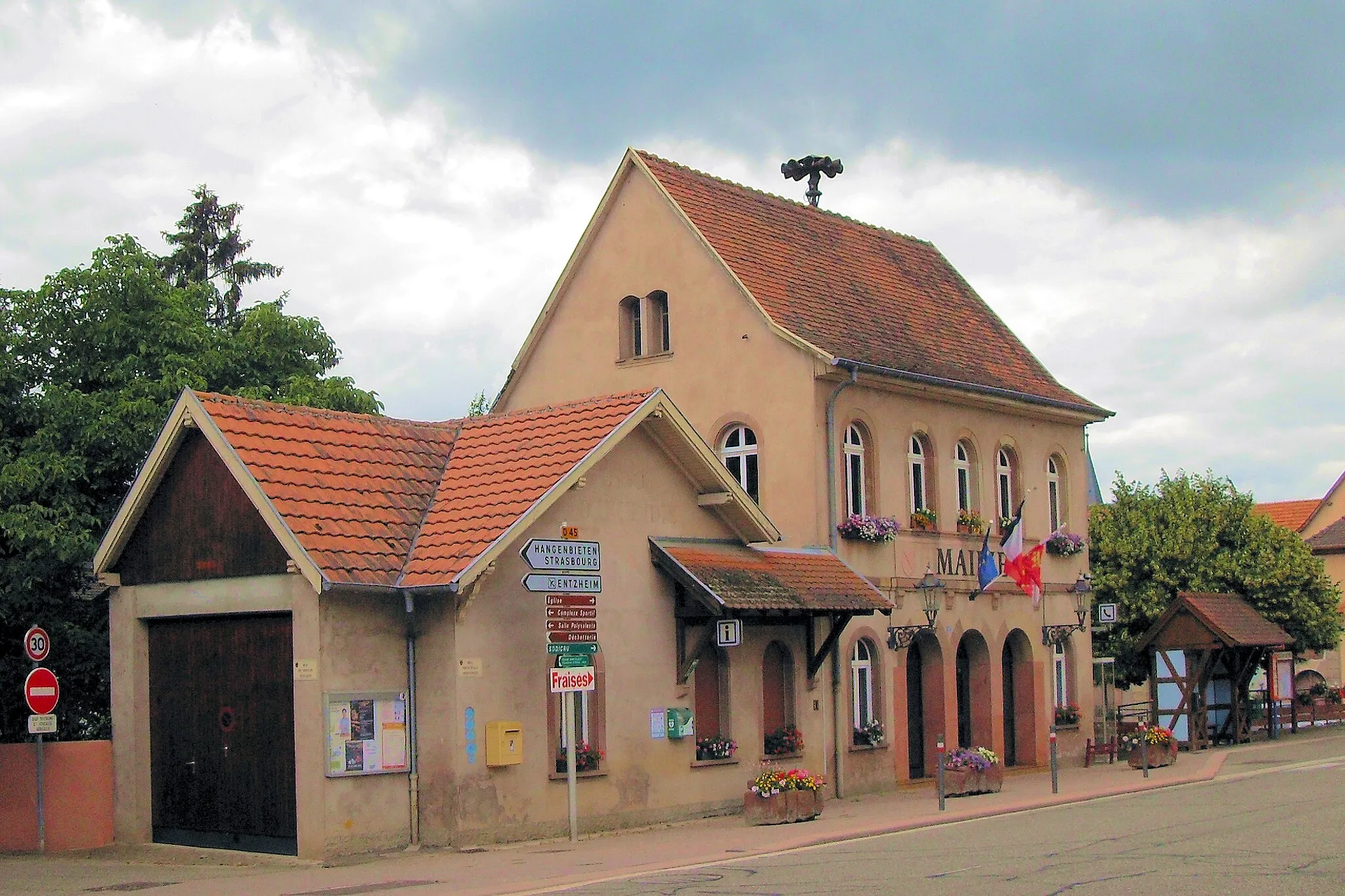 Photo showing: La mairie de Breuschwickersheim