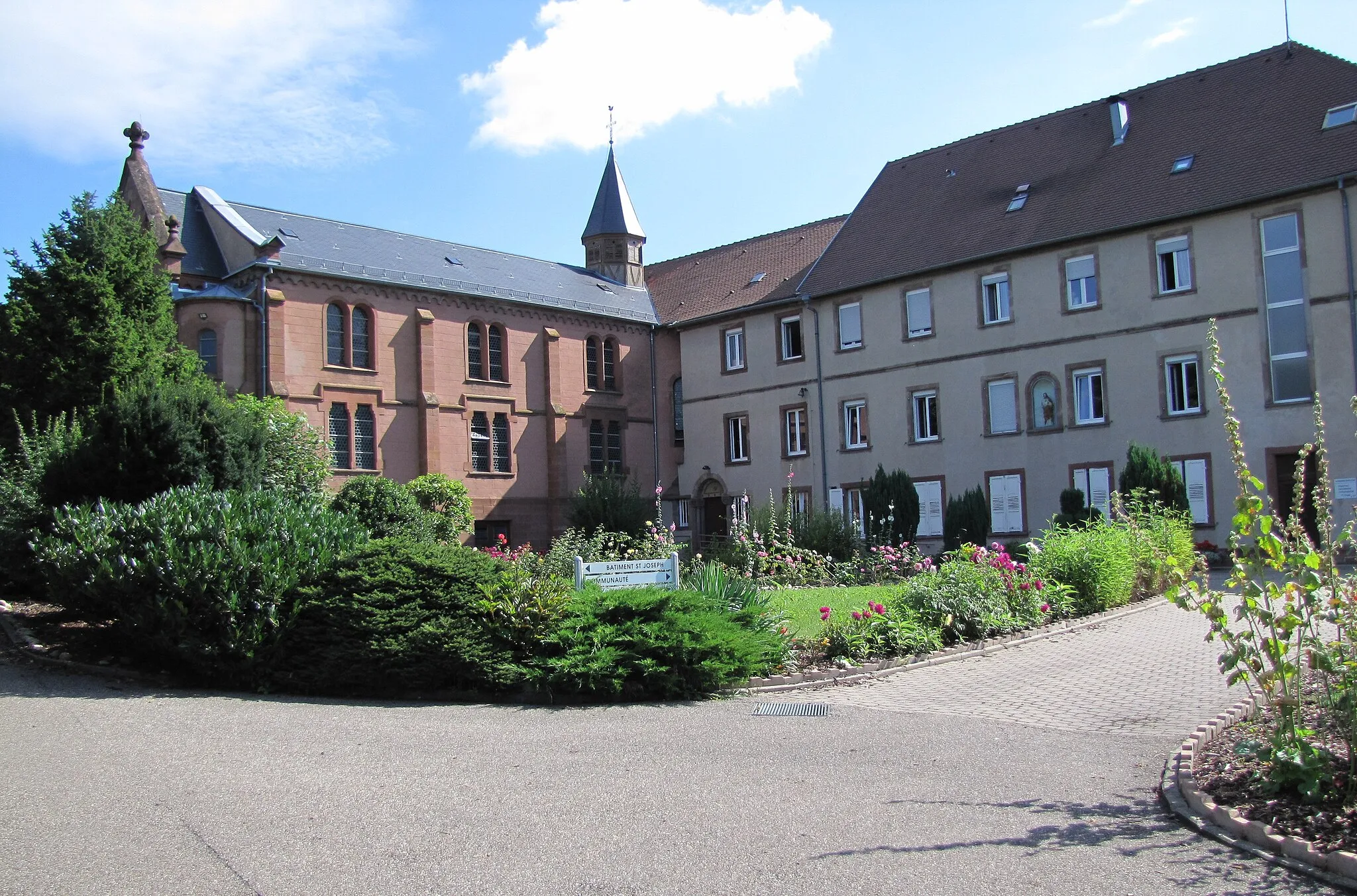 Photo showing: This building is indexed in the base Mérimée, a database of architectural heritage maintained by the French Ministry of Culture, under the reference IA00061627 .