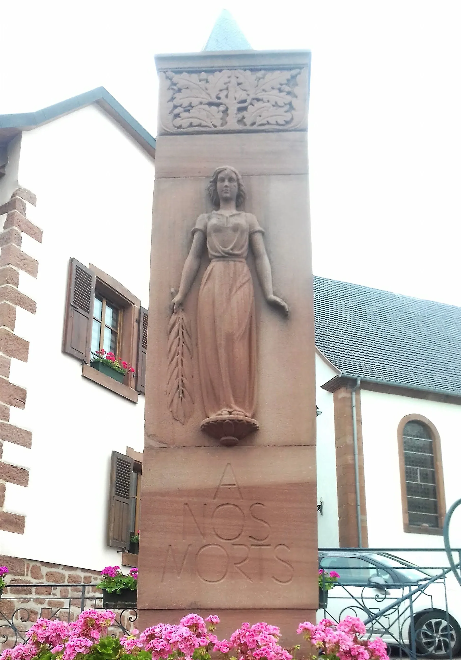 Photo showing: Monument aux morts 14-18 et 39-45 de Dossenheim-sur-Zinsel