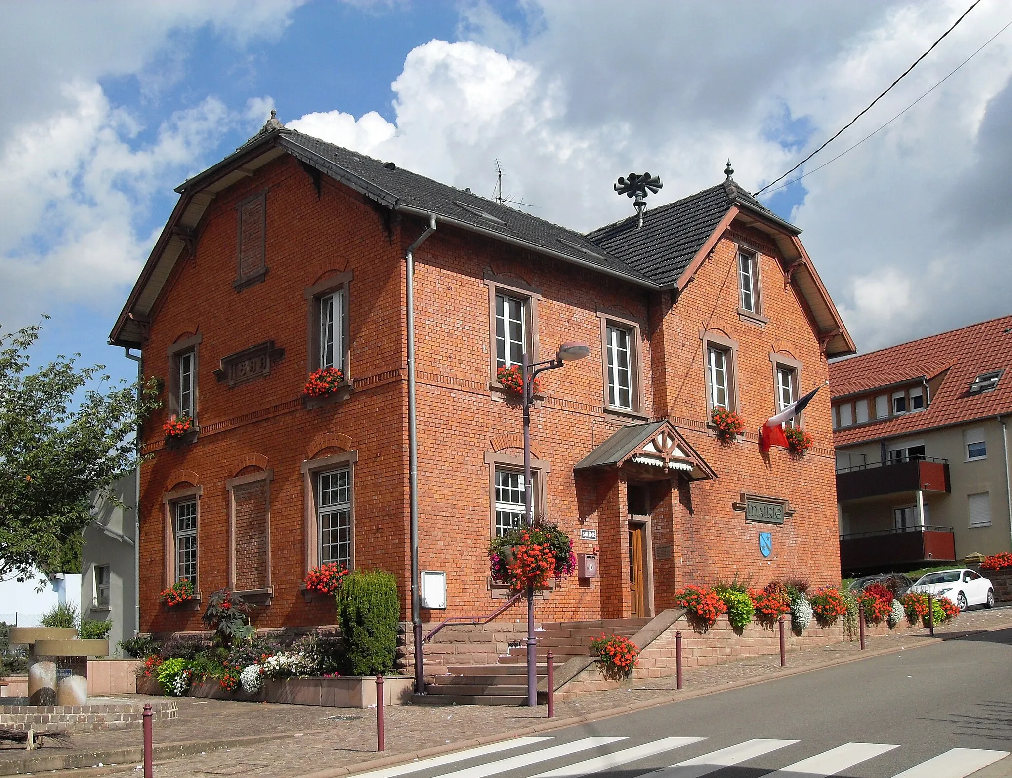 Photo showing: La mairie-école d'Ernolsheim-Bruche