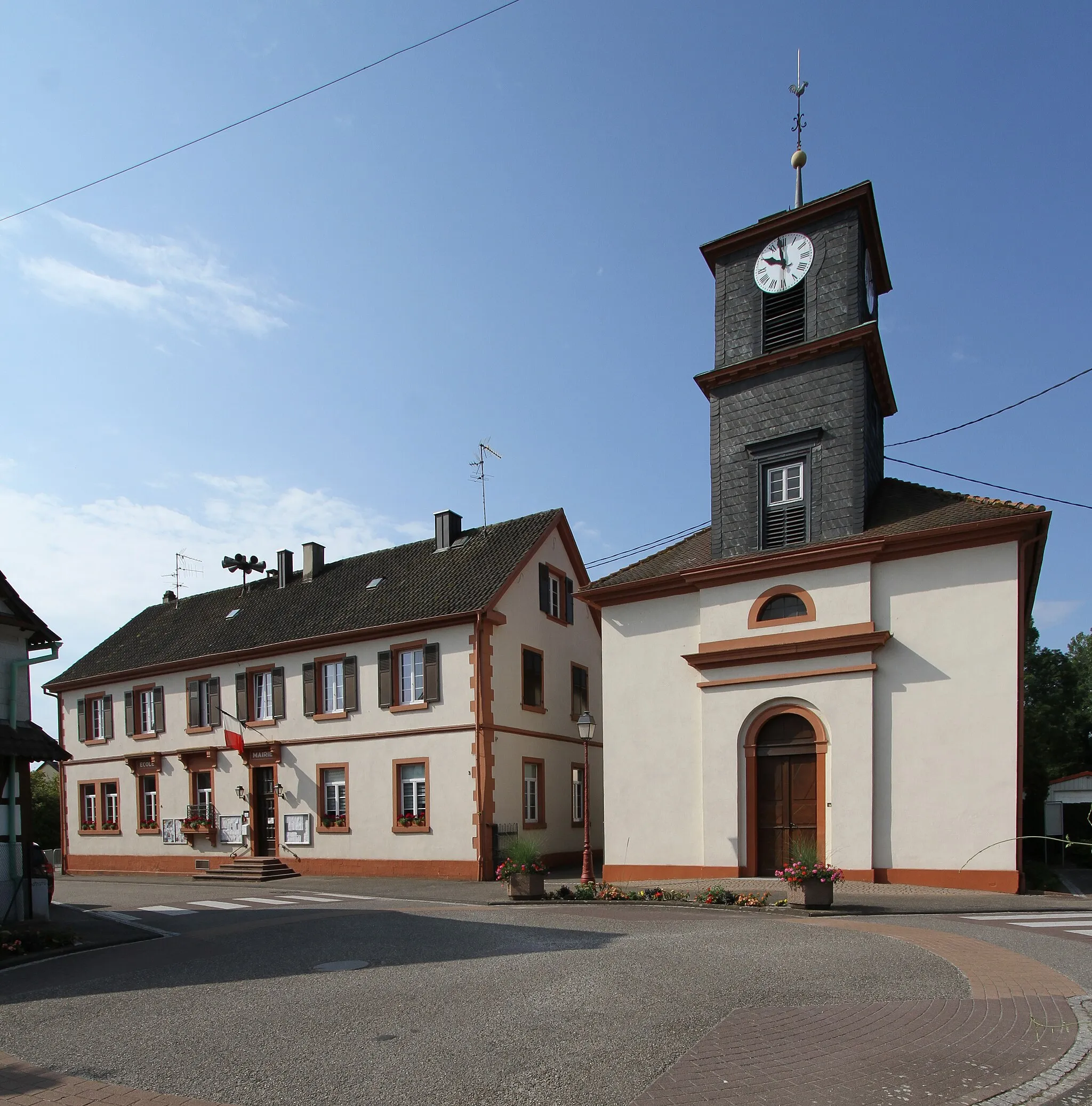 Photo showing: Town hall and school of Forstfeld.