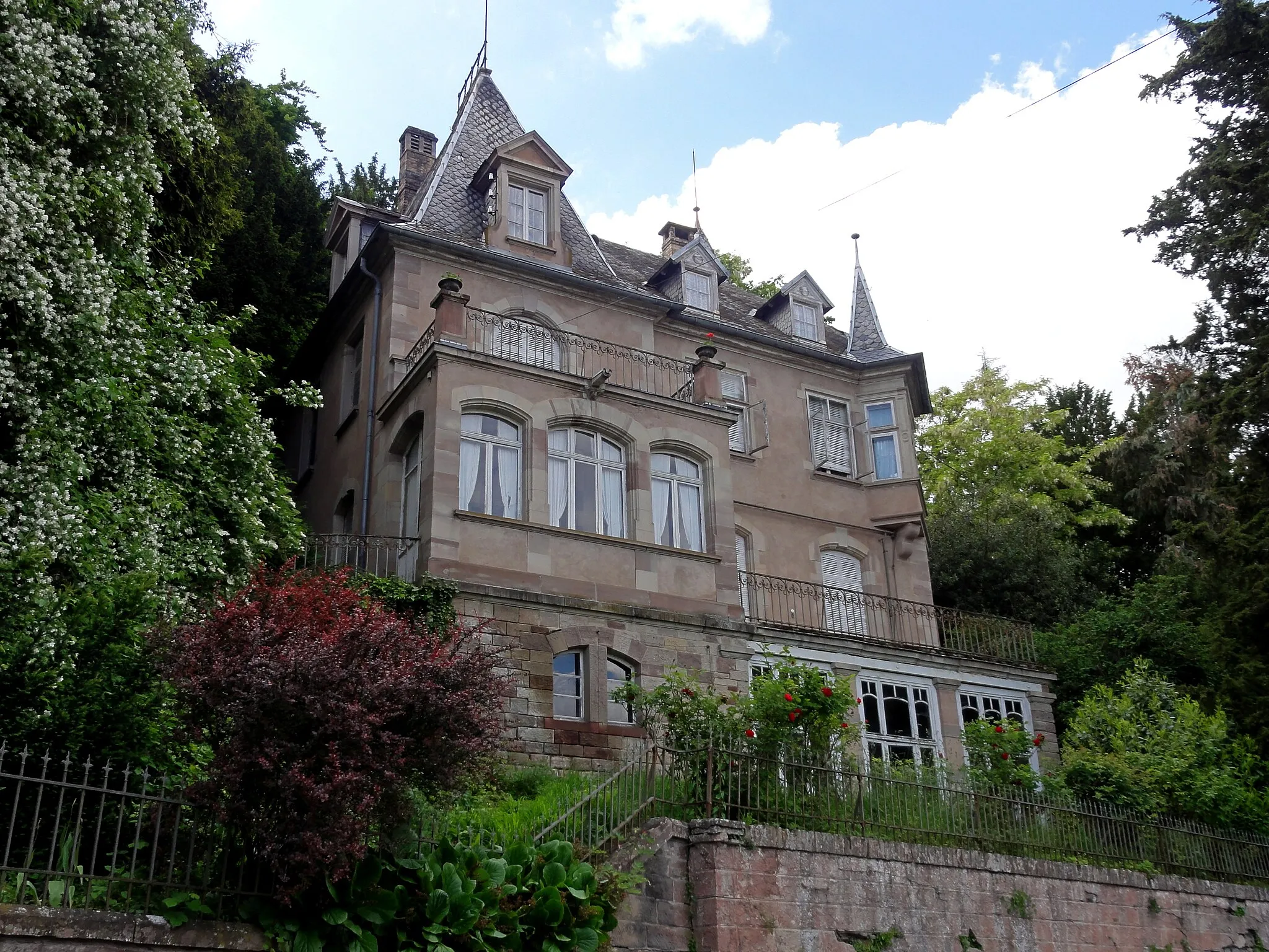 Photo showing: This building is indexed in the base Mérimée, a database of architectural heritage maintained by the French Ministry of Culture, under the reference IA67007179 .