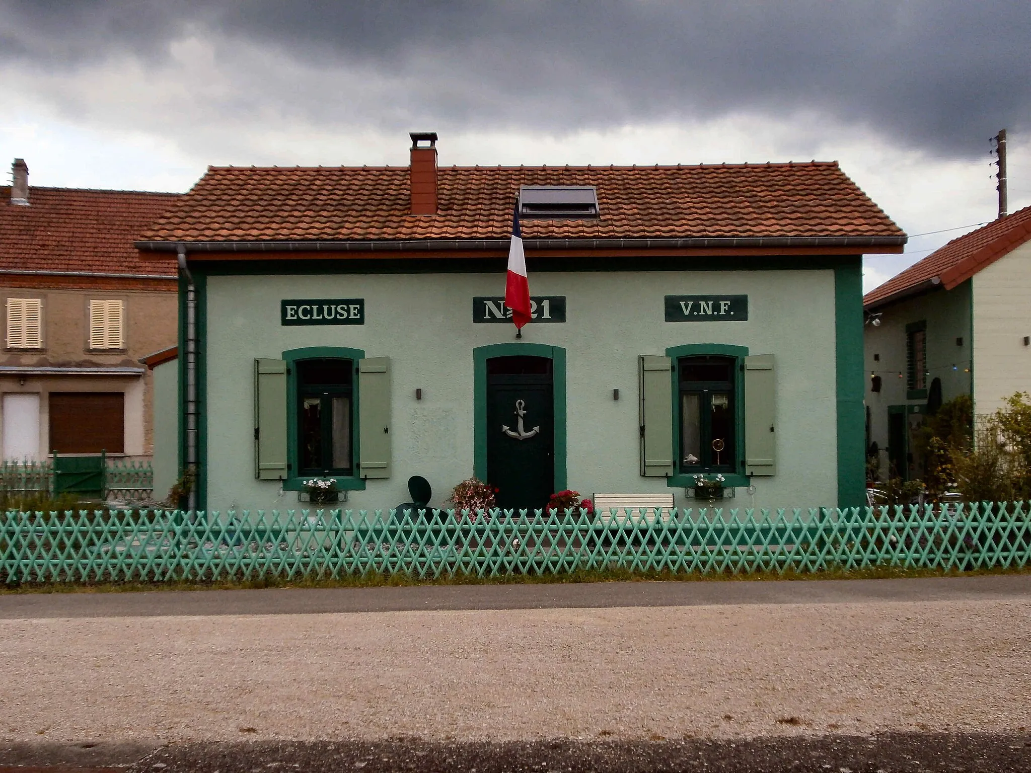 Photo showing: Ecluse 21 Petit Maison