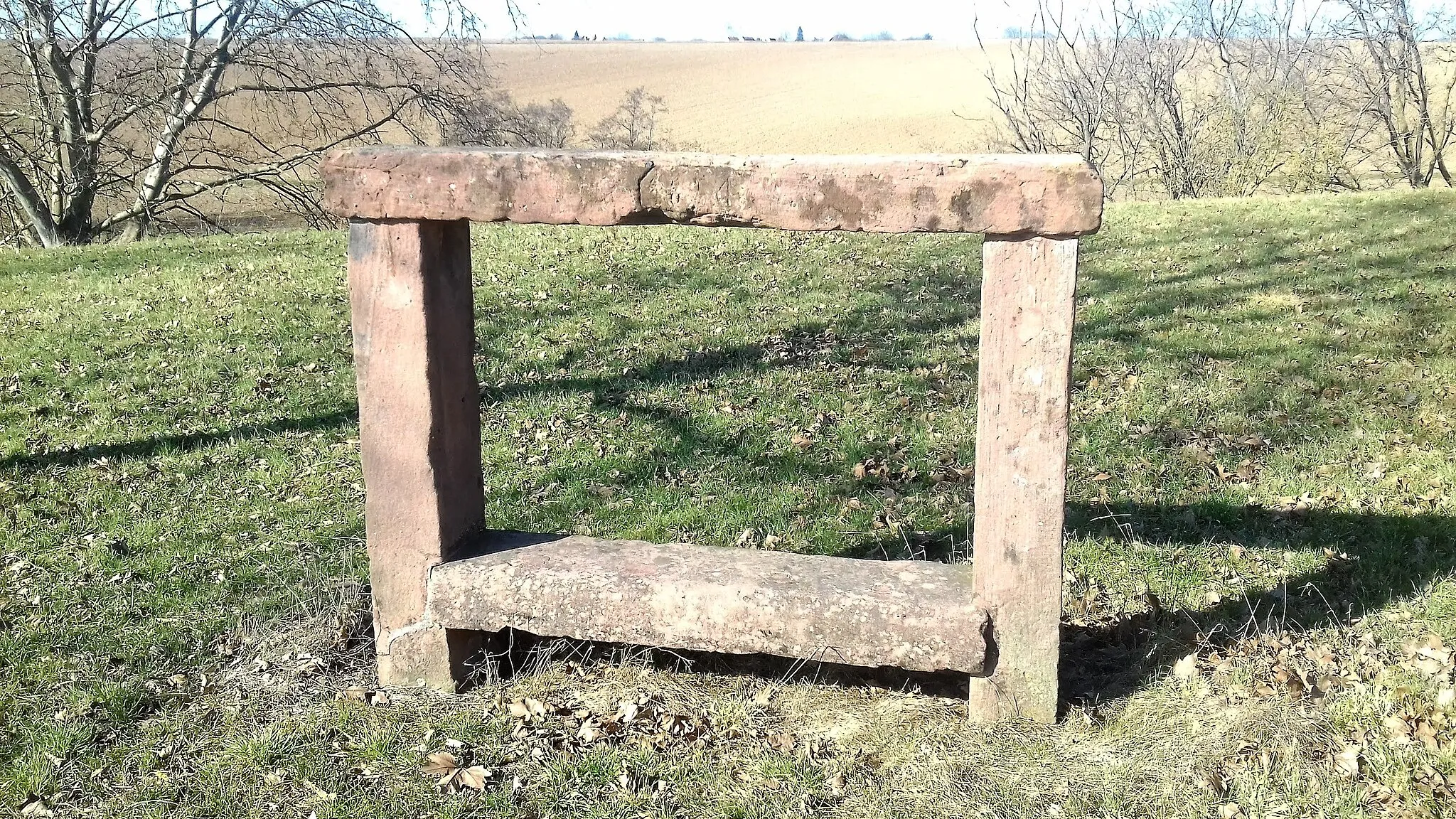 Photo showing: Banc reposoir napoléonien sur la D70 à Hohfrankenheim