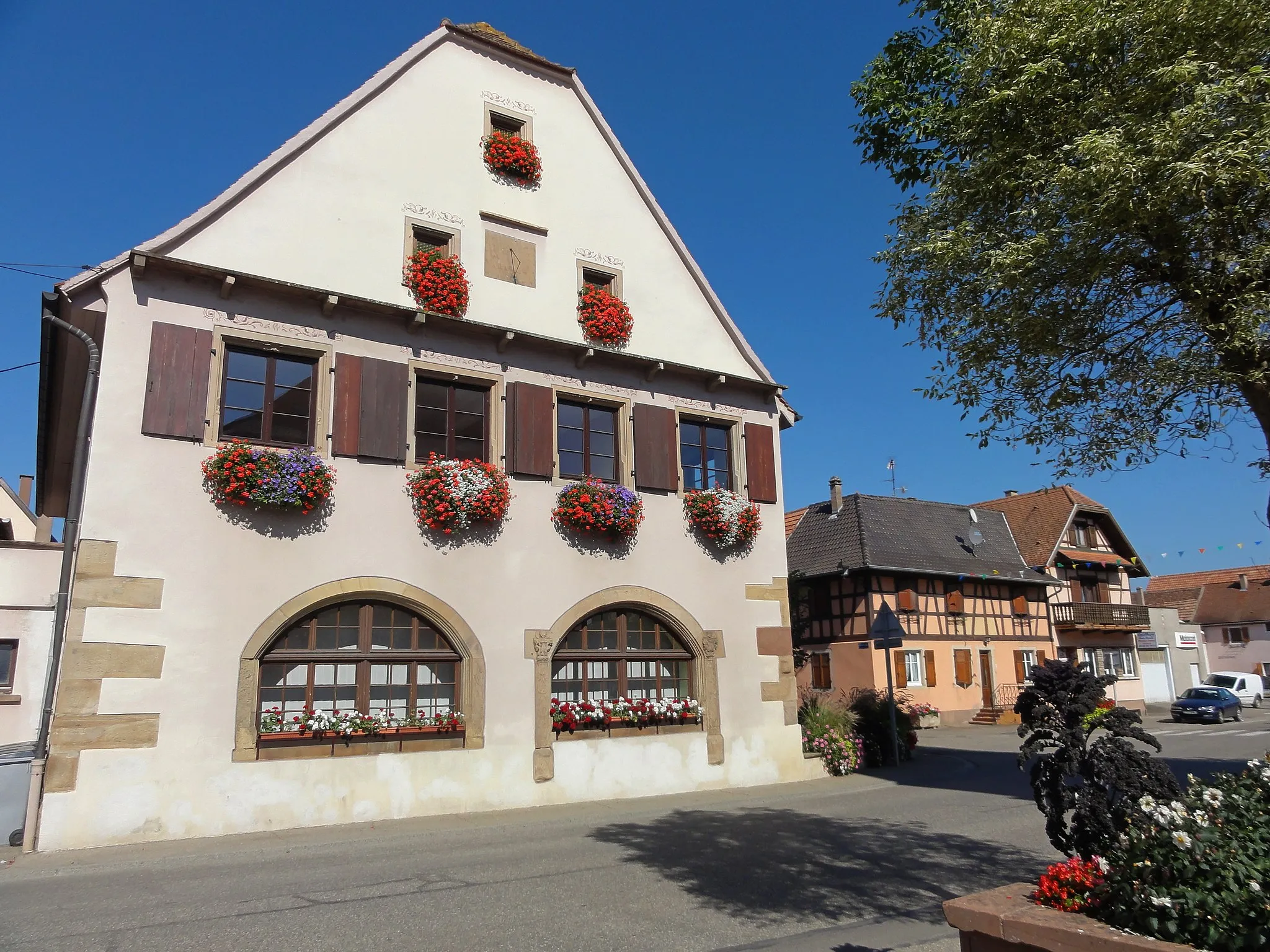 Photo showing: This building is inscrit au titre des monuments historiques de la France. It is indexed in the base Mérimée, a database of architectural heritage maintained by the French Ministry of Culture, under the references PA00084764 and IA00023847 .