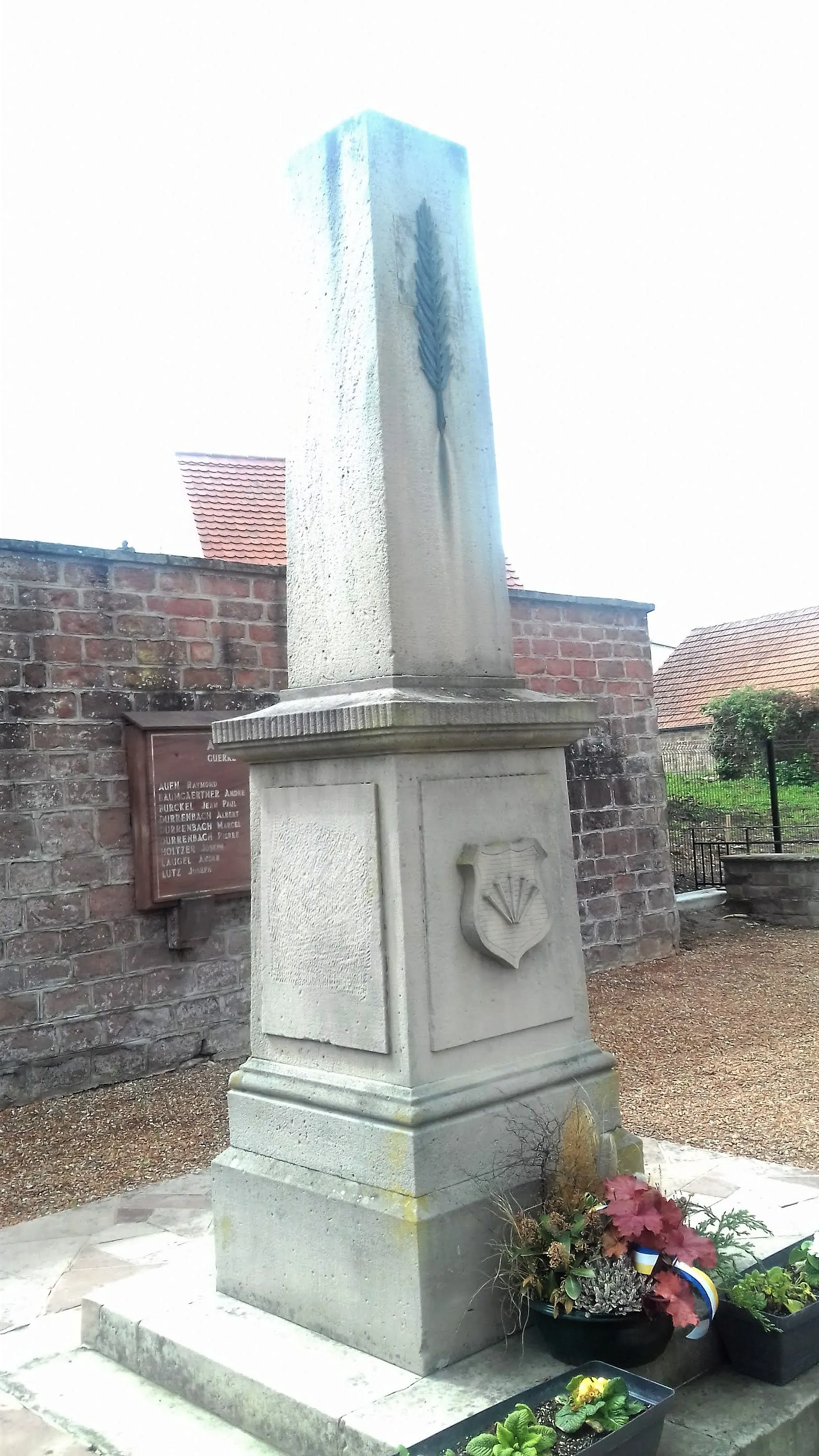 Photo showing: Monument aux morts 14-18 et 39-45 de Lupstein
