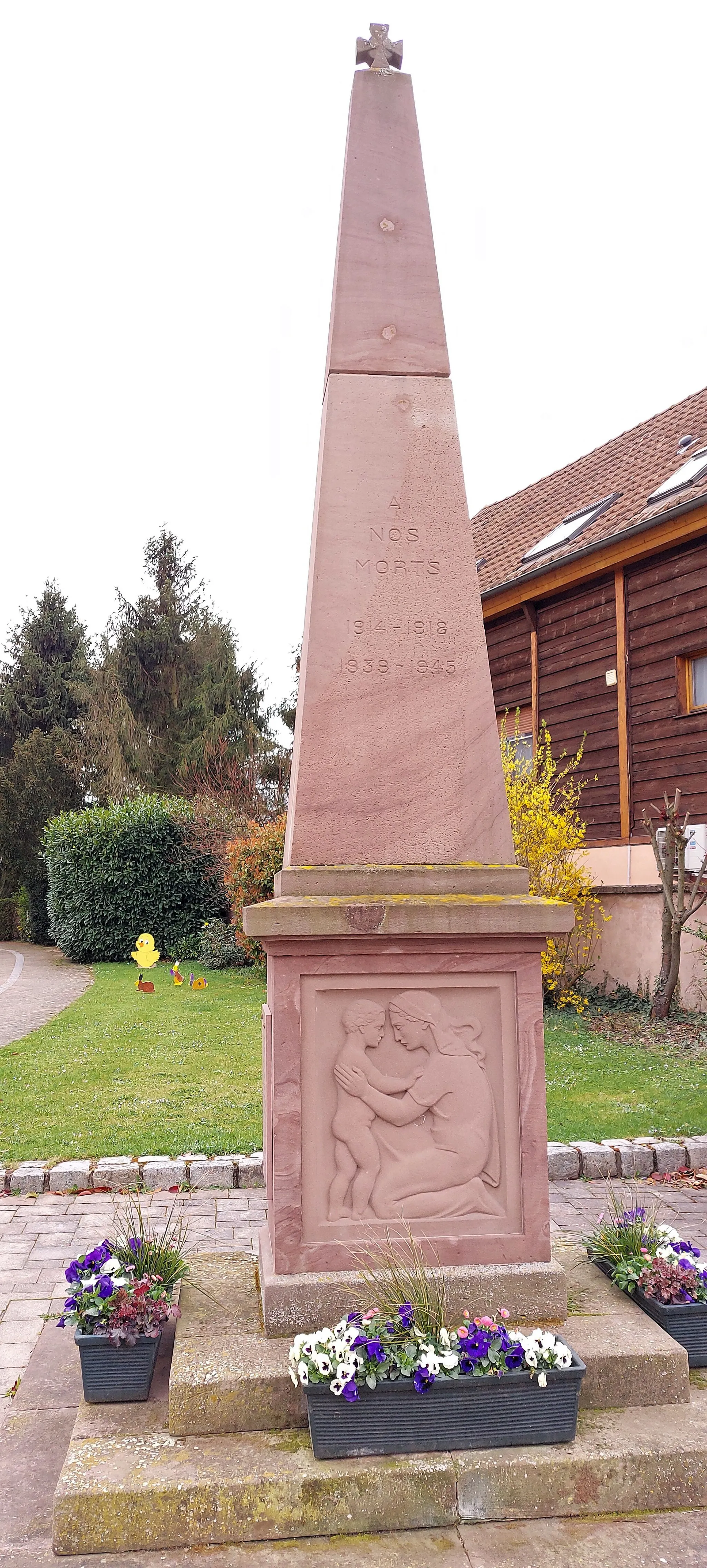 Photo showing: Monument aux morts de 14-18 et 39-45 à Lipsheim