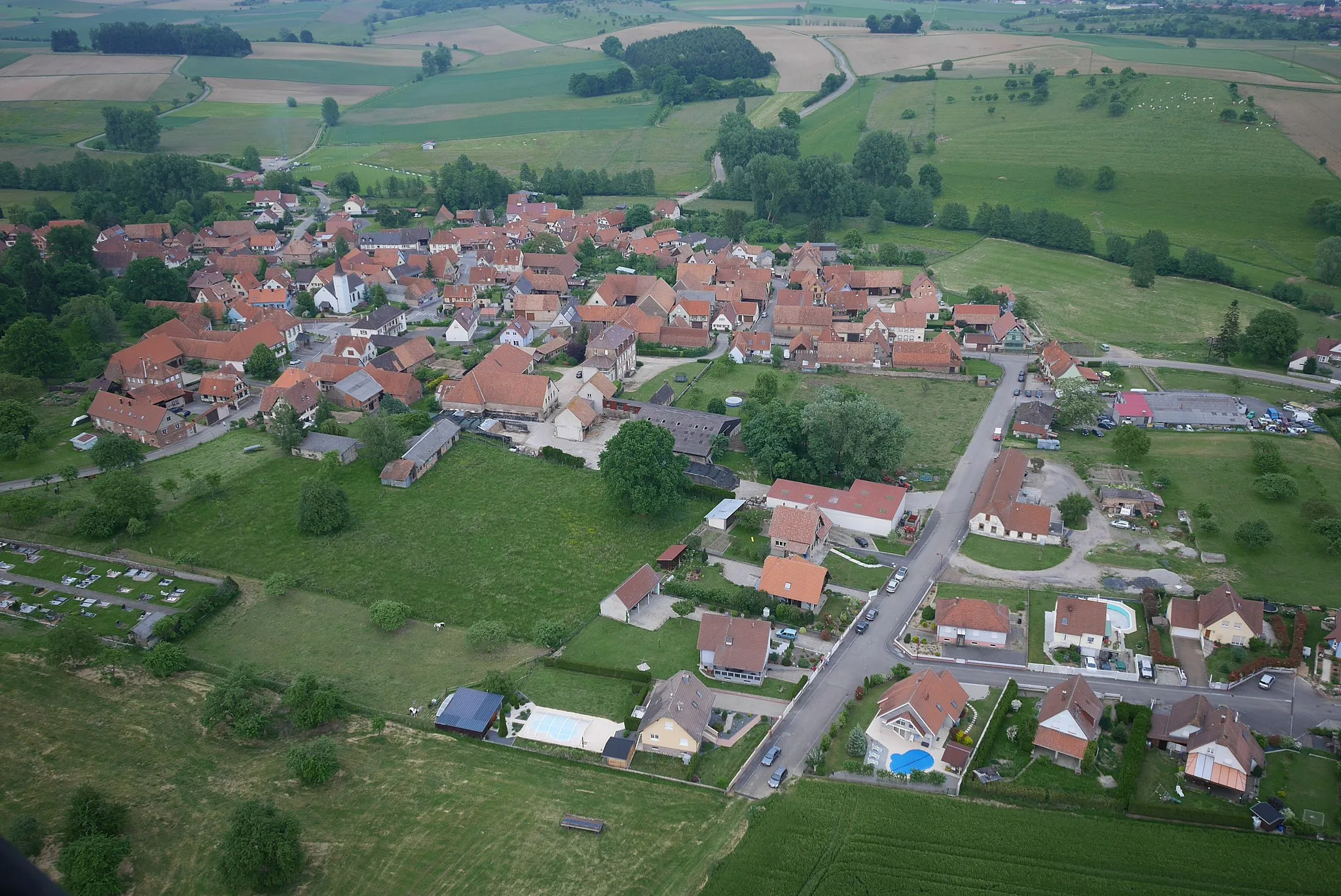 Photo showing: Le village de Mulhausen en Alsace vu depuis une montgolfière