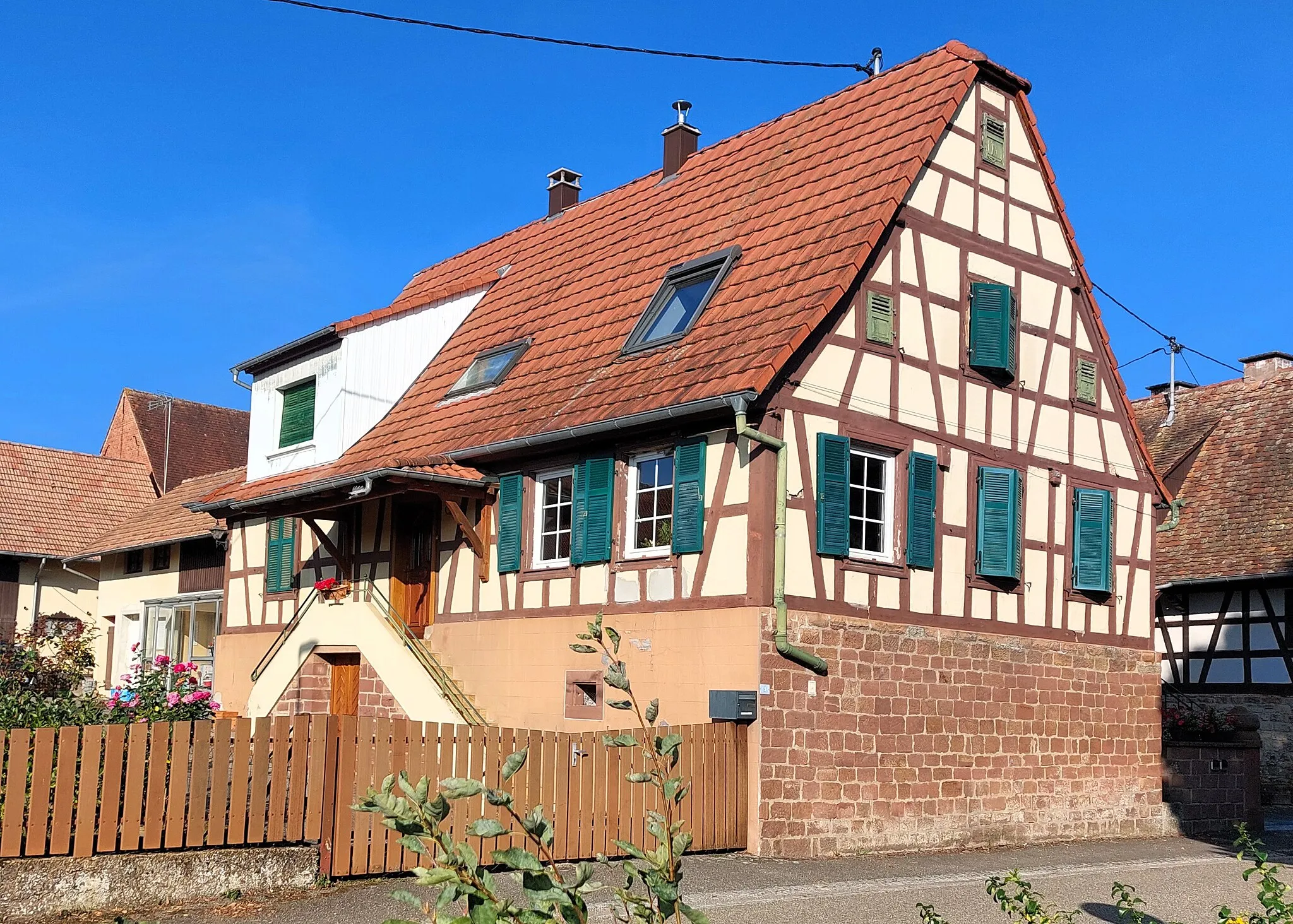 Photo showing: Maison à colombage au 3 Rue de Frœschwiller à Morsbronn-les-Bains