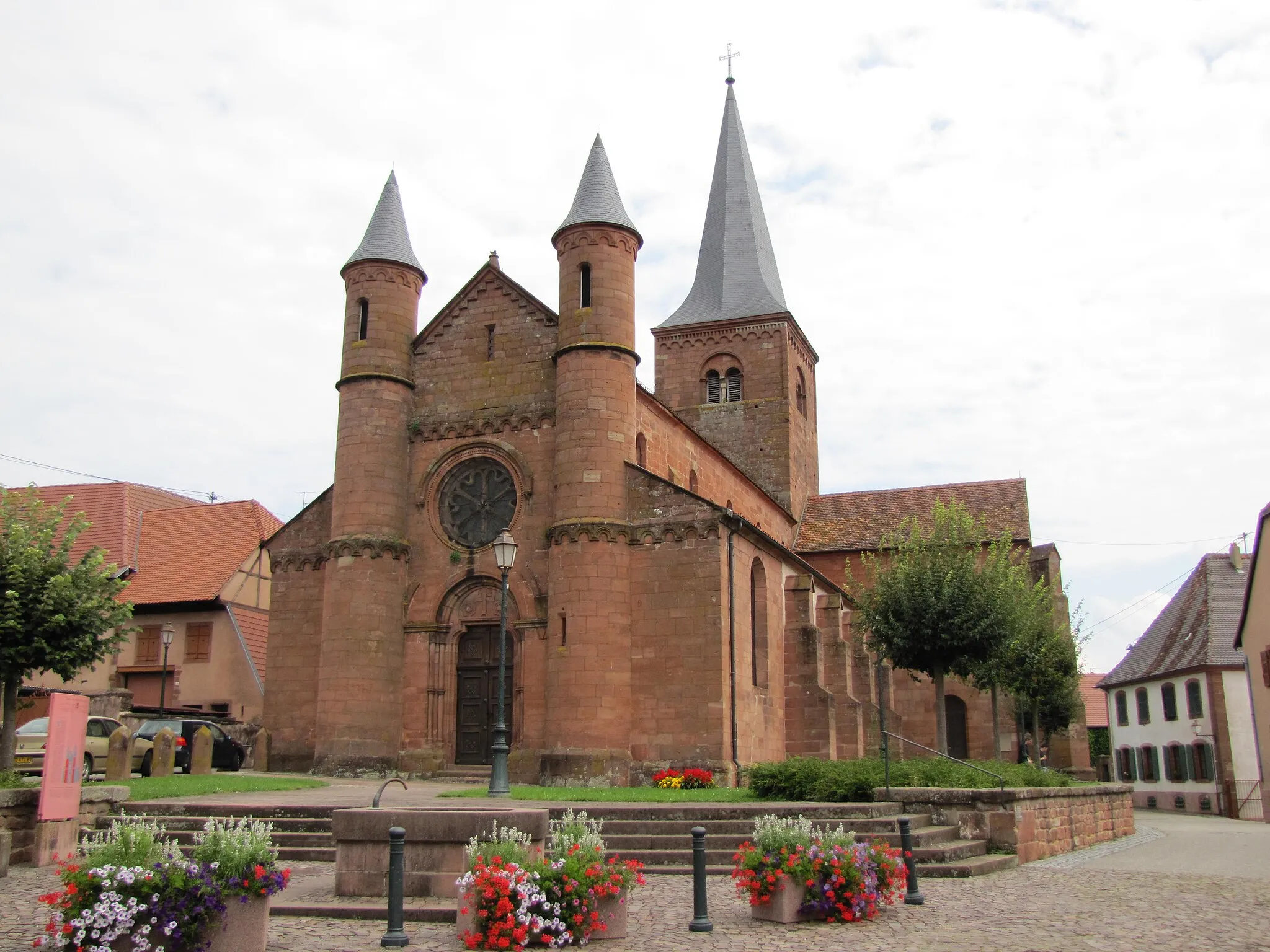 Photo showing: Alsace, Bas-Rhin, Neuwiller-lès-Saverne, Église protestante Saint-Adelphe (PA00084821, IA67009915).