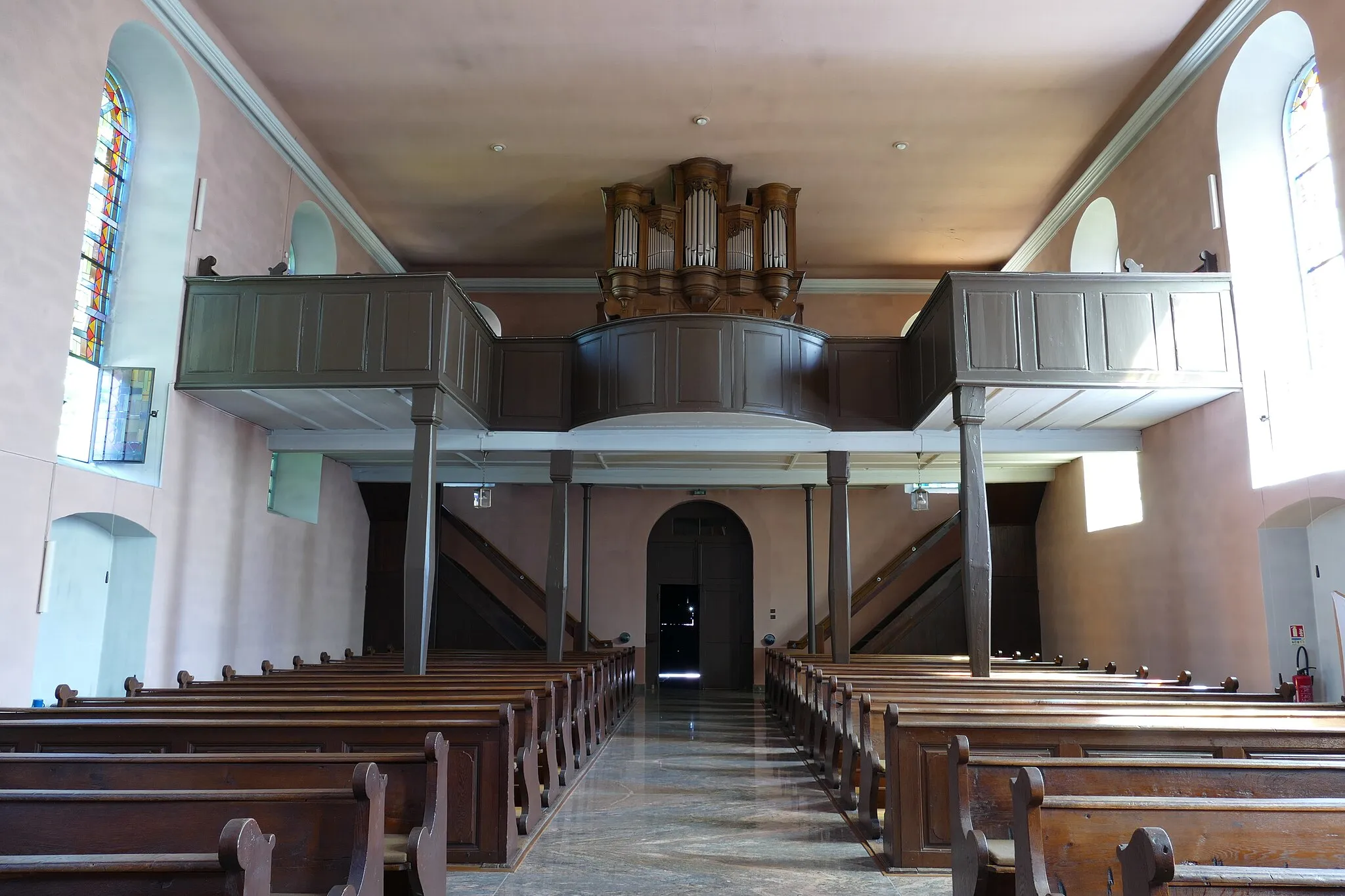 Photo showing: Alsace, Bas-Rhin, Niederrœdern, Église simultanée Saint-Jacques-le-Majeur (IA67007399): Vue intérieure de la nef vers la tribune d'orgue.