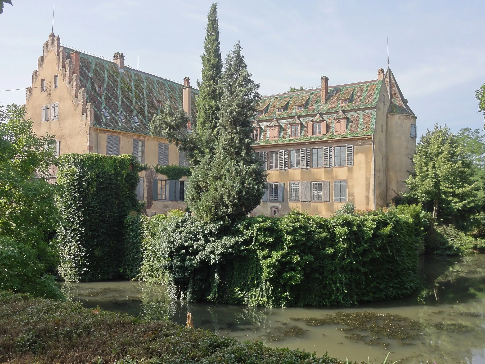 Photo showing: This building is classé au titre des monuments historiques de la France. It is indexed in the base Mérimée, a database of architectural heritage maintained by the French Ministry of Culture, under the references PA00084878 and IA00023411 .