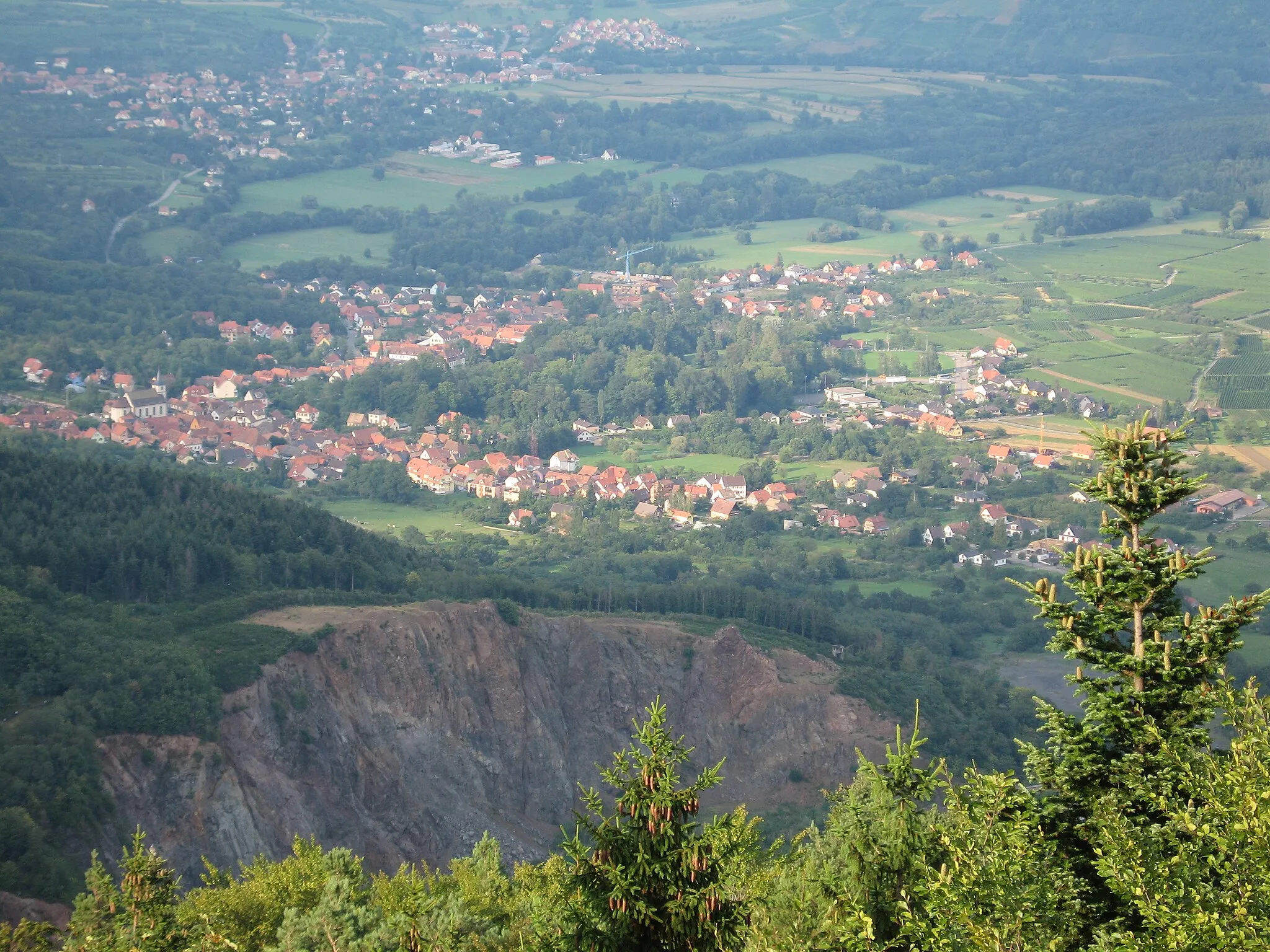 Photo showing: Ottrott village - Alsace - The village stretches around its Windeck castle and magnificent park
