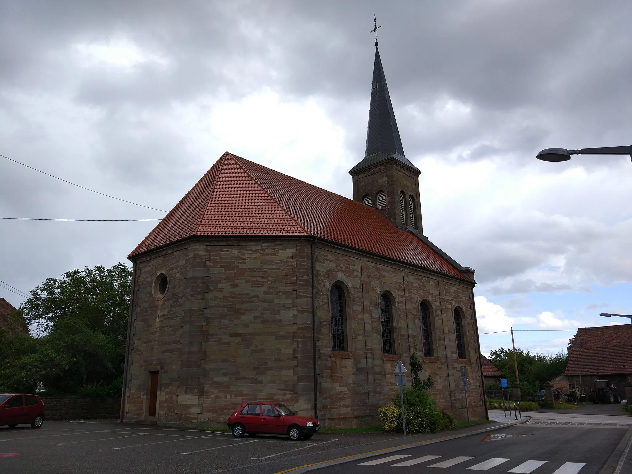 Photo showing: Protestant church of Petersbach, Bas-Rhin, Alsace, France, located at the crossroads Rue de la Division Leclerc and Rue Principale.