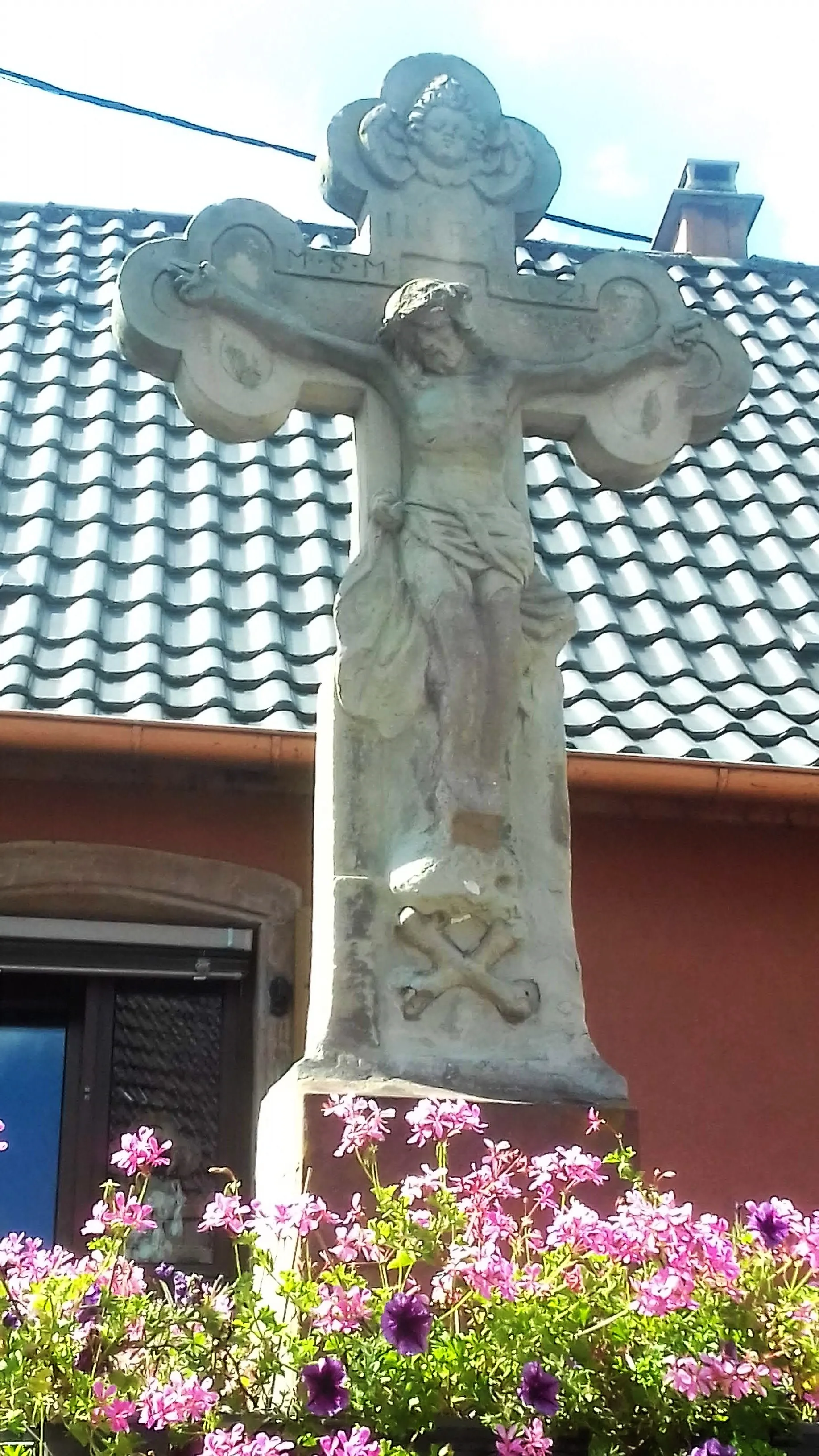 Photo showing: Crucifix rue de l'église à Saint-Jean-Saverne