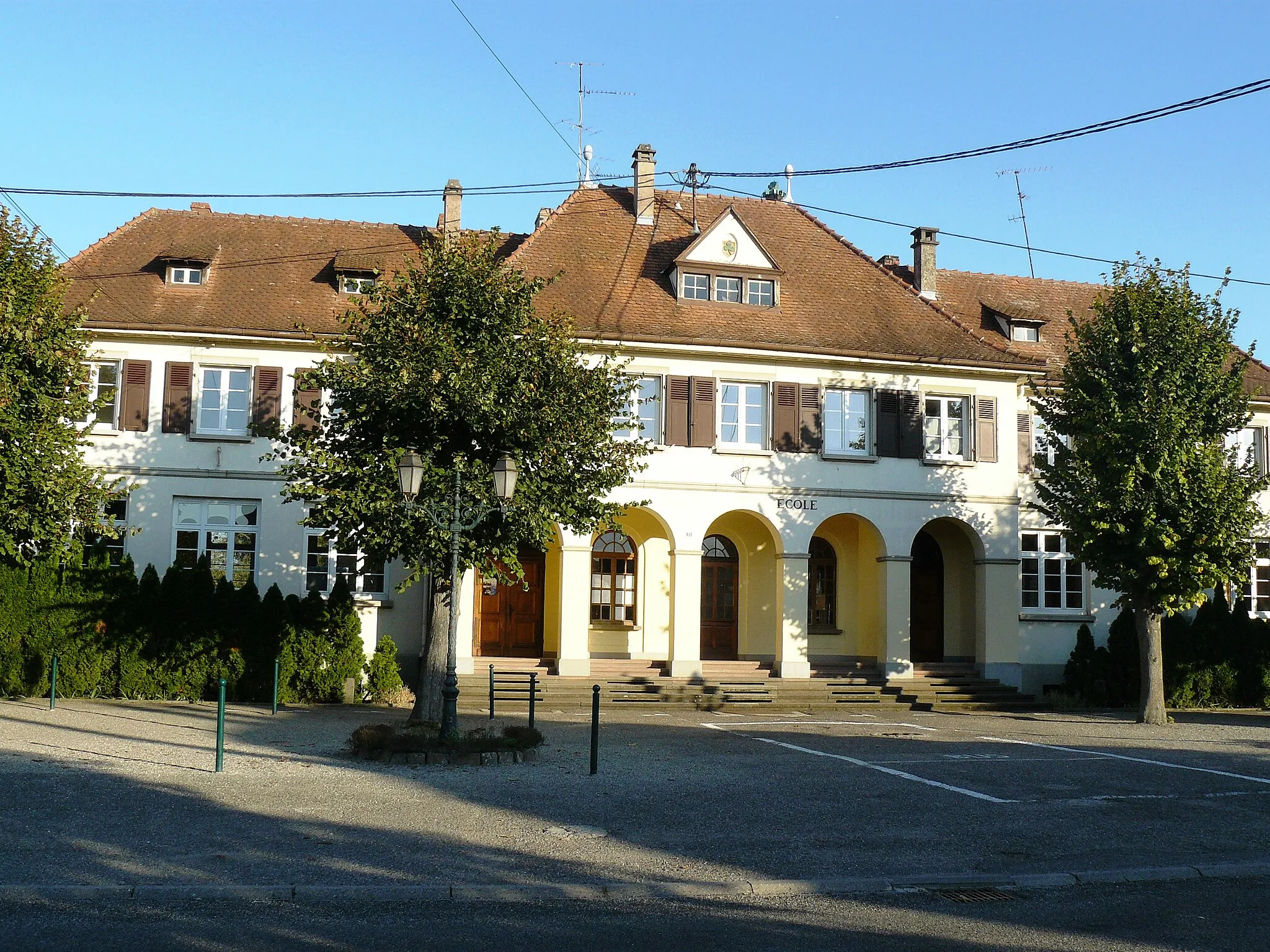 Photo showing: Mairie-école de Saassenheim