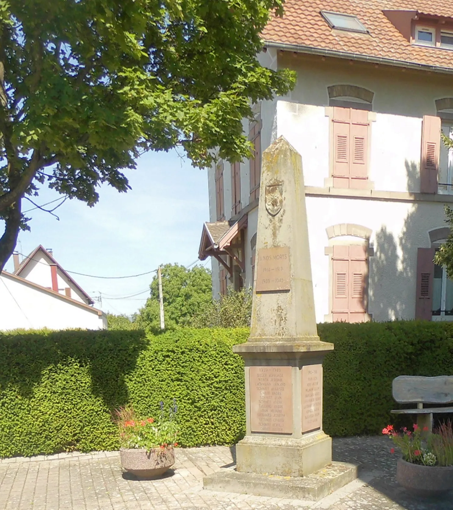 Photo showing: Le monument aux morts à Saasenheim