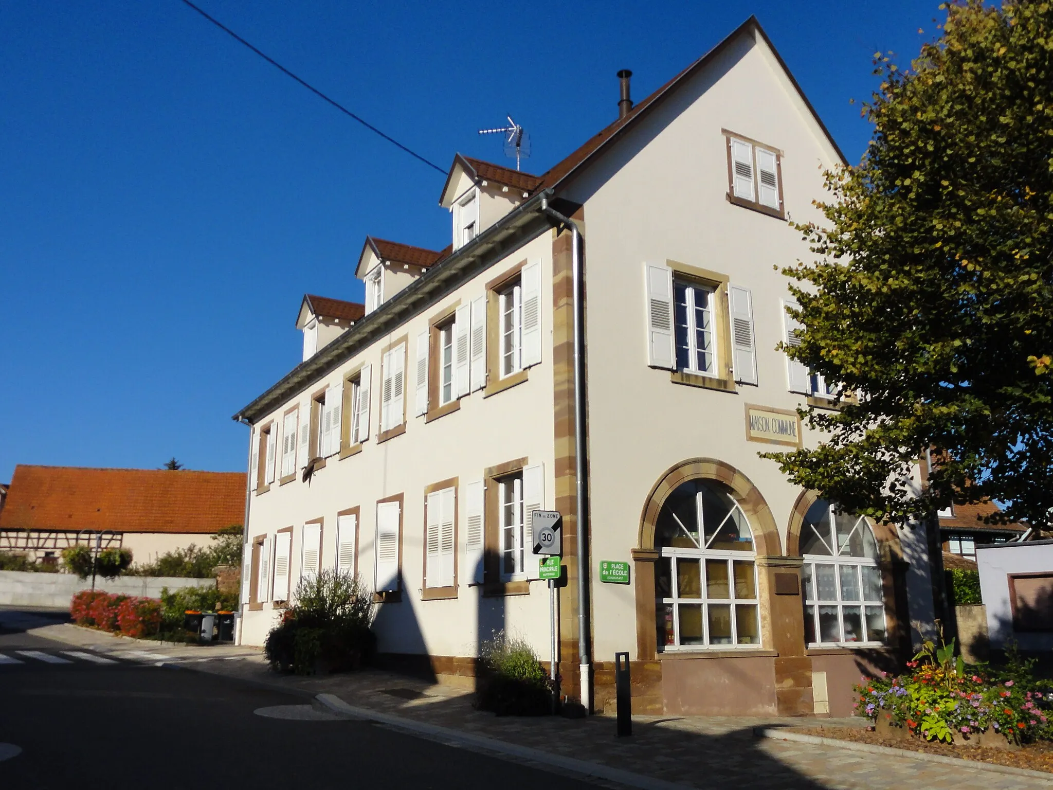 Photo showing: Alsace, Bas-Rhin, Saessolsheim, Ecole, 26 rue Principale.