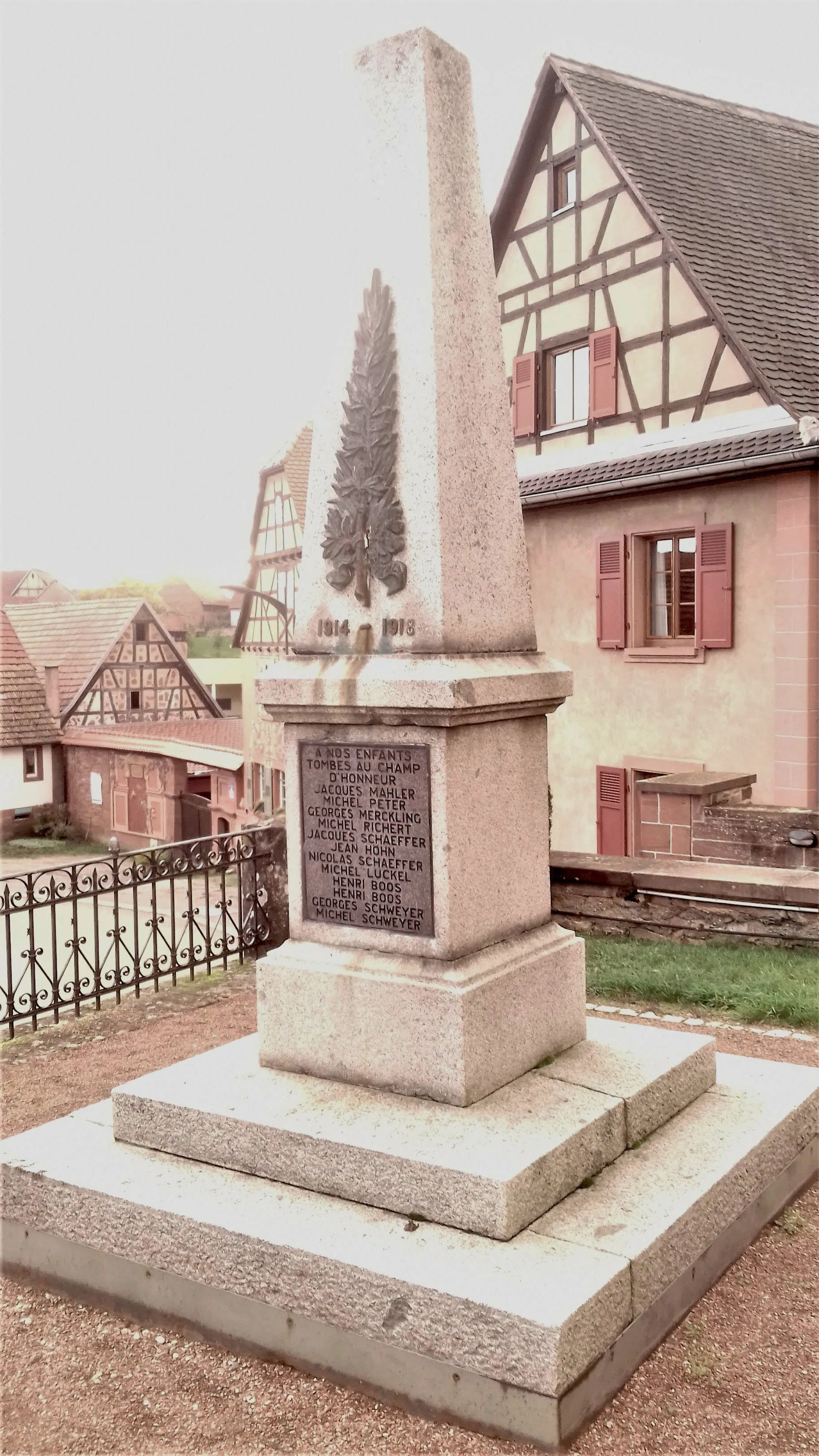 Photo showing: Monument aux morts 14-18 et 39-45 de Schillersdorf