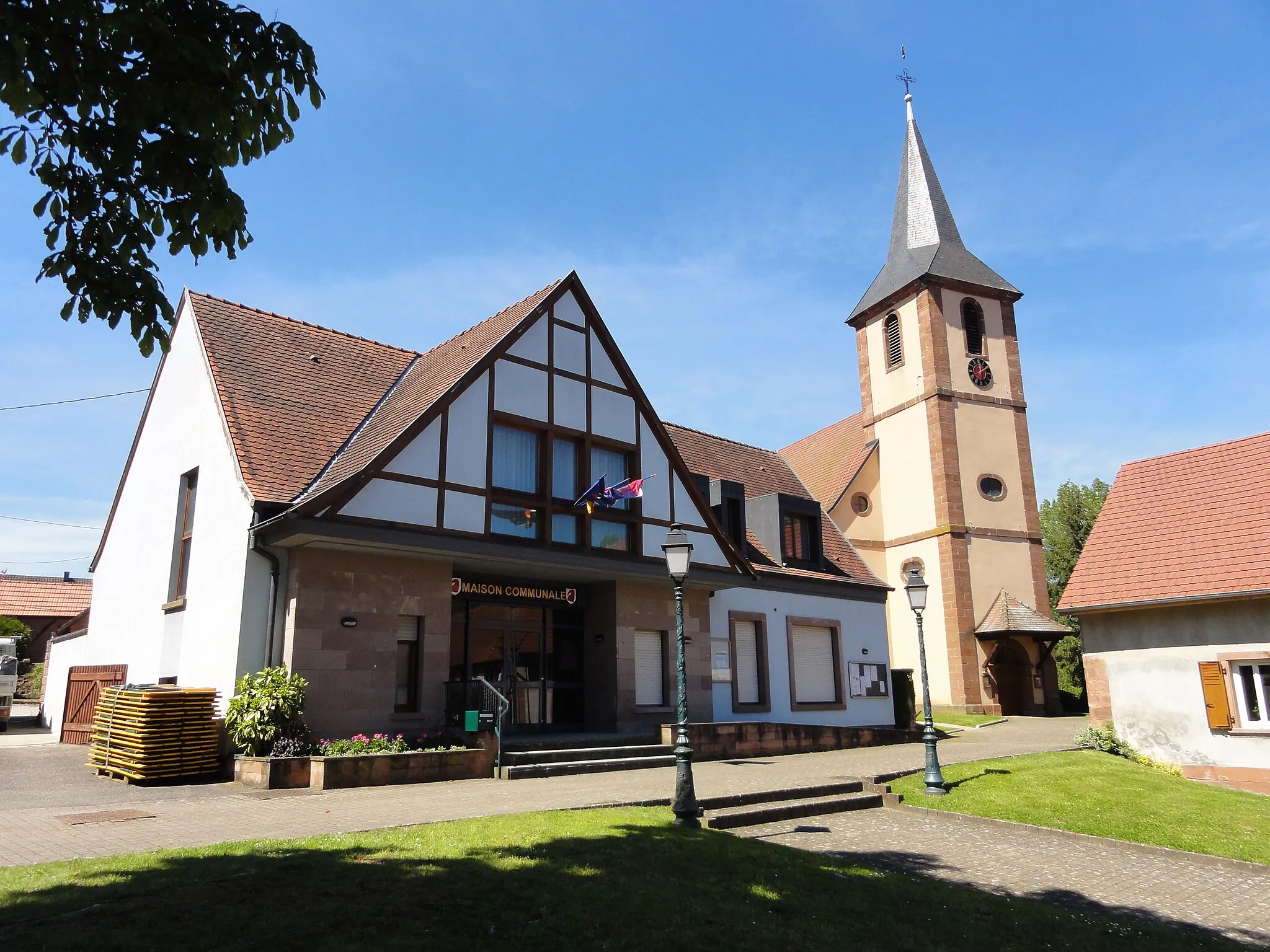 Photo showing: Alsace, Bas-Rhin, Uttwiller, Mairie (XXe), place de la Liberté.