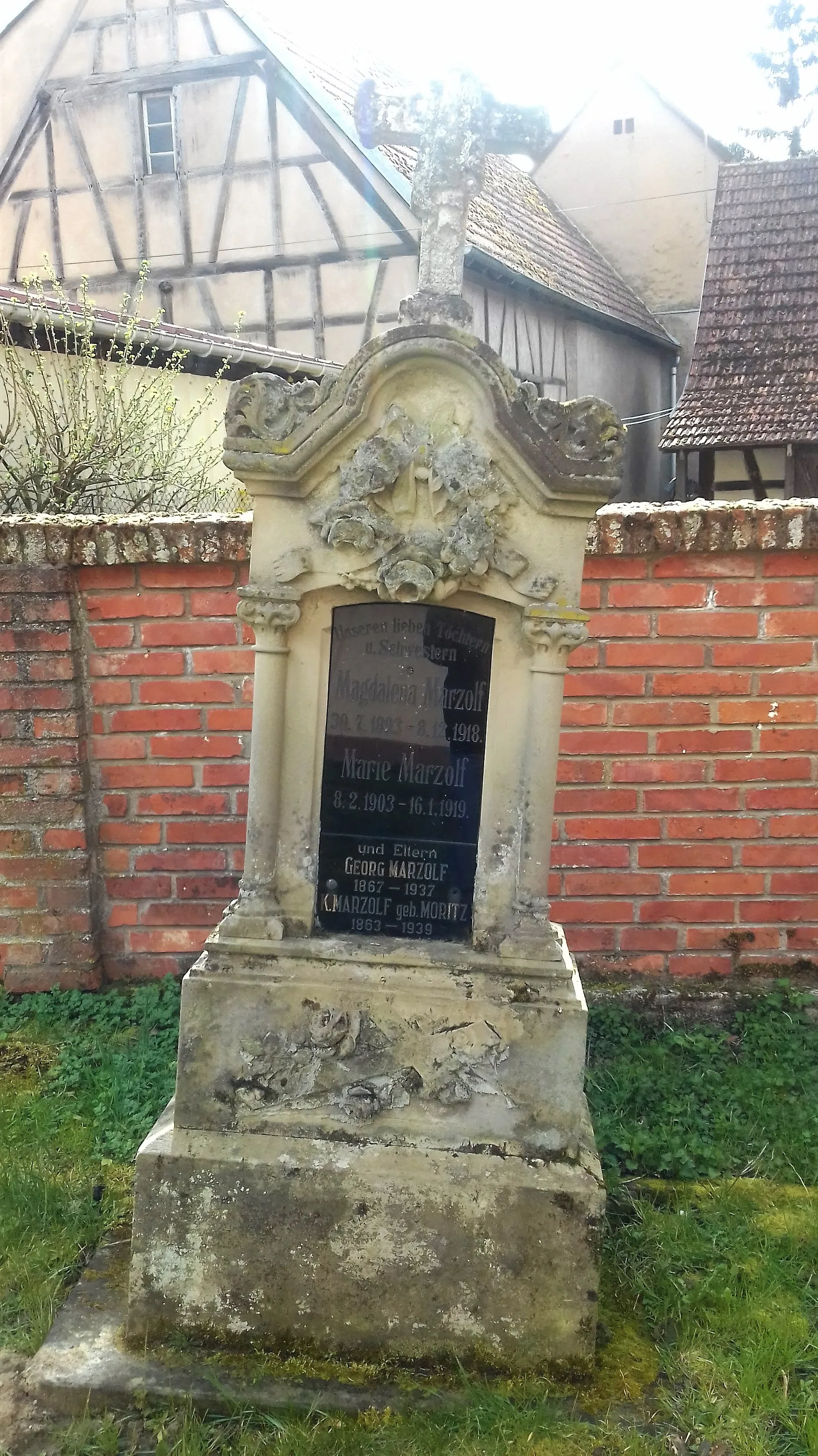 Photo showing: Ancienne pierre tombale de l'église protestante d'Uttwiller