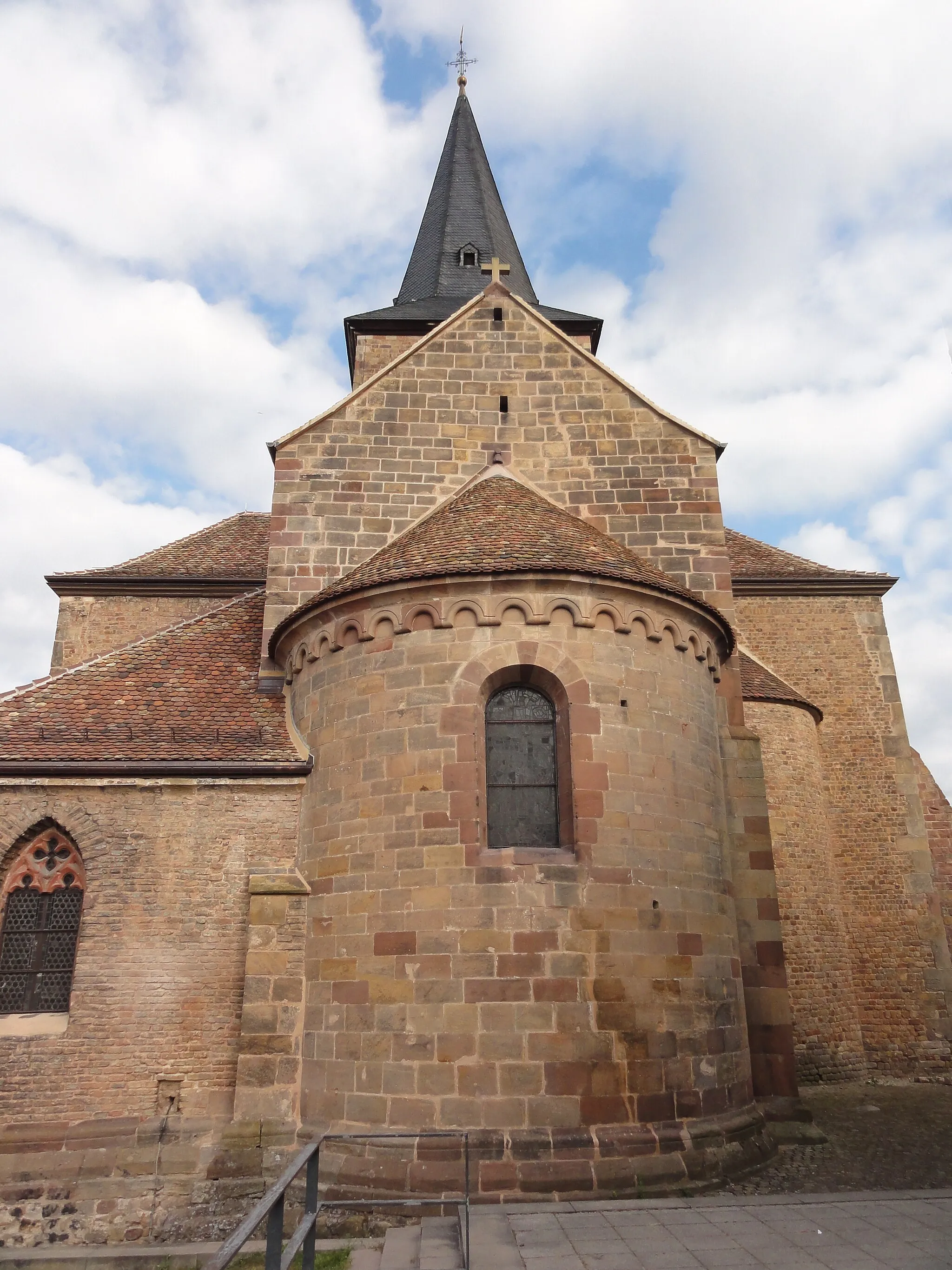 Photo showing: Alsace, Bas-Rhin, Surbourg, Abbatiale Saint-Jean-Baptiste (PA00085200, IA00119029): Abside romane du XIIe.