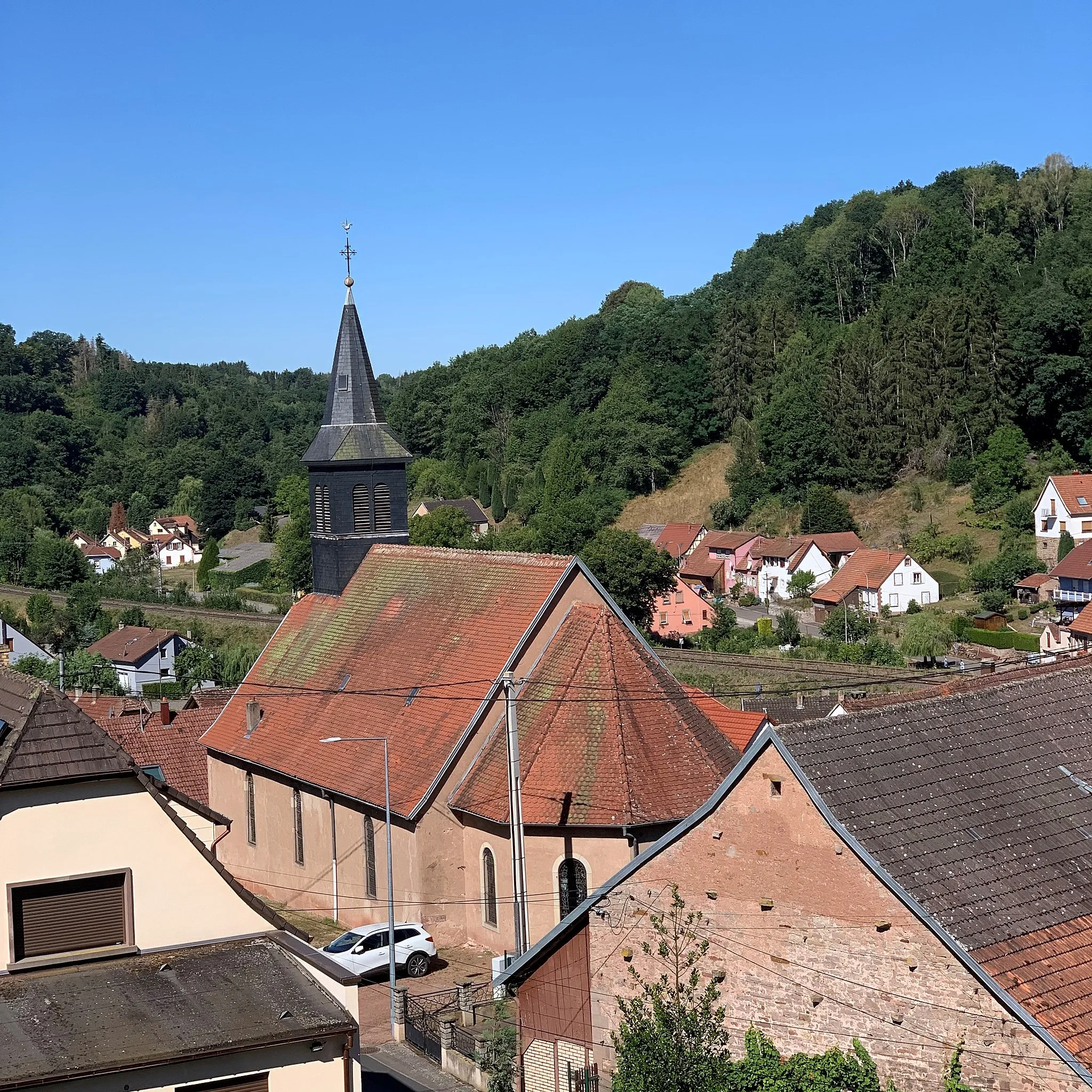 Photo showing: Église Saint-Barthélemy et village de Tieffenbach dans le Bas-Rhin (France)