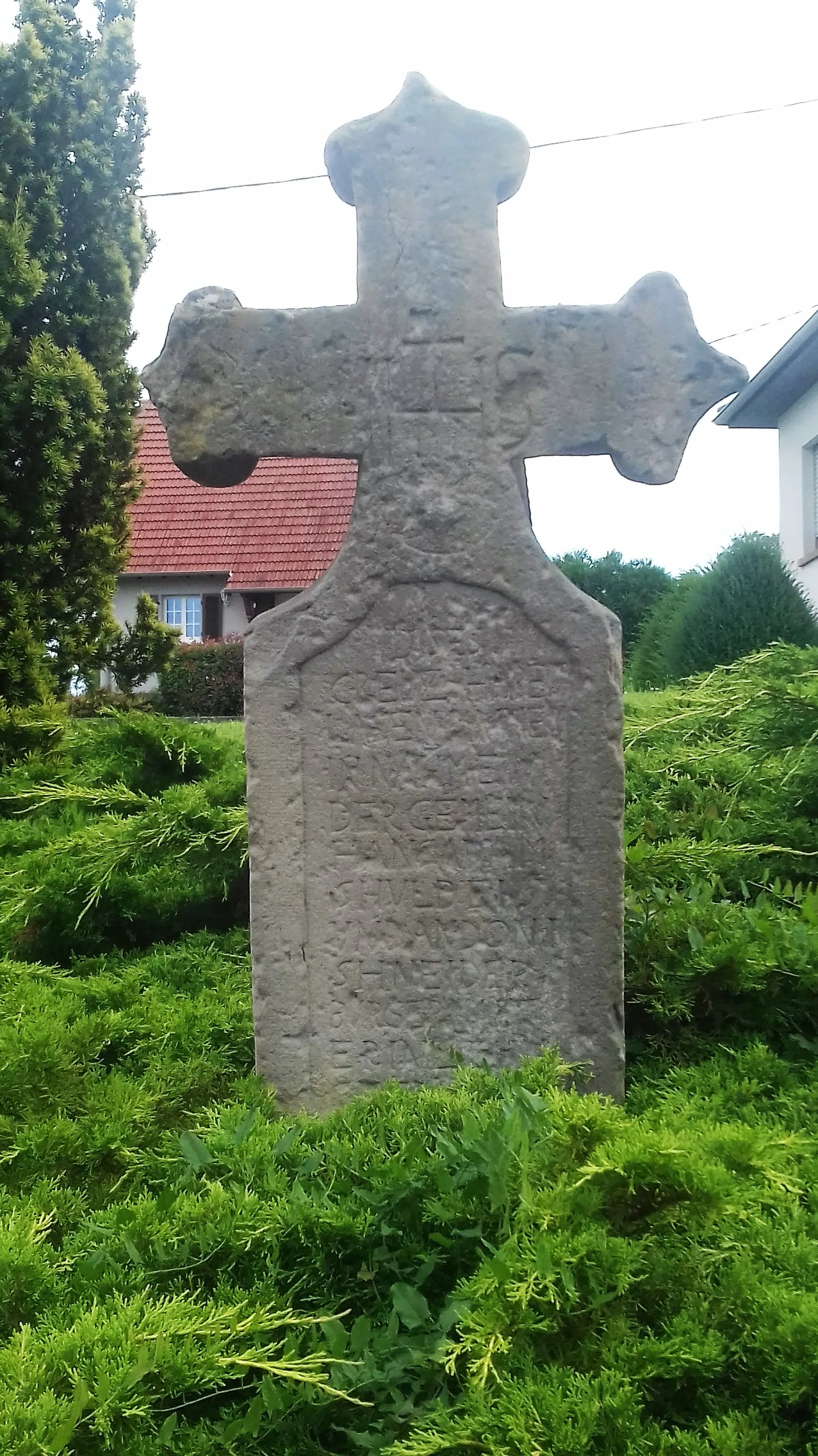 Photo showing: Croix rue principale à Zehnacker