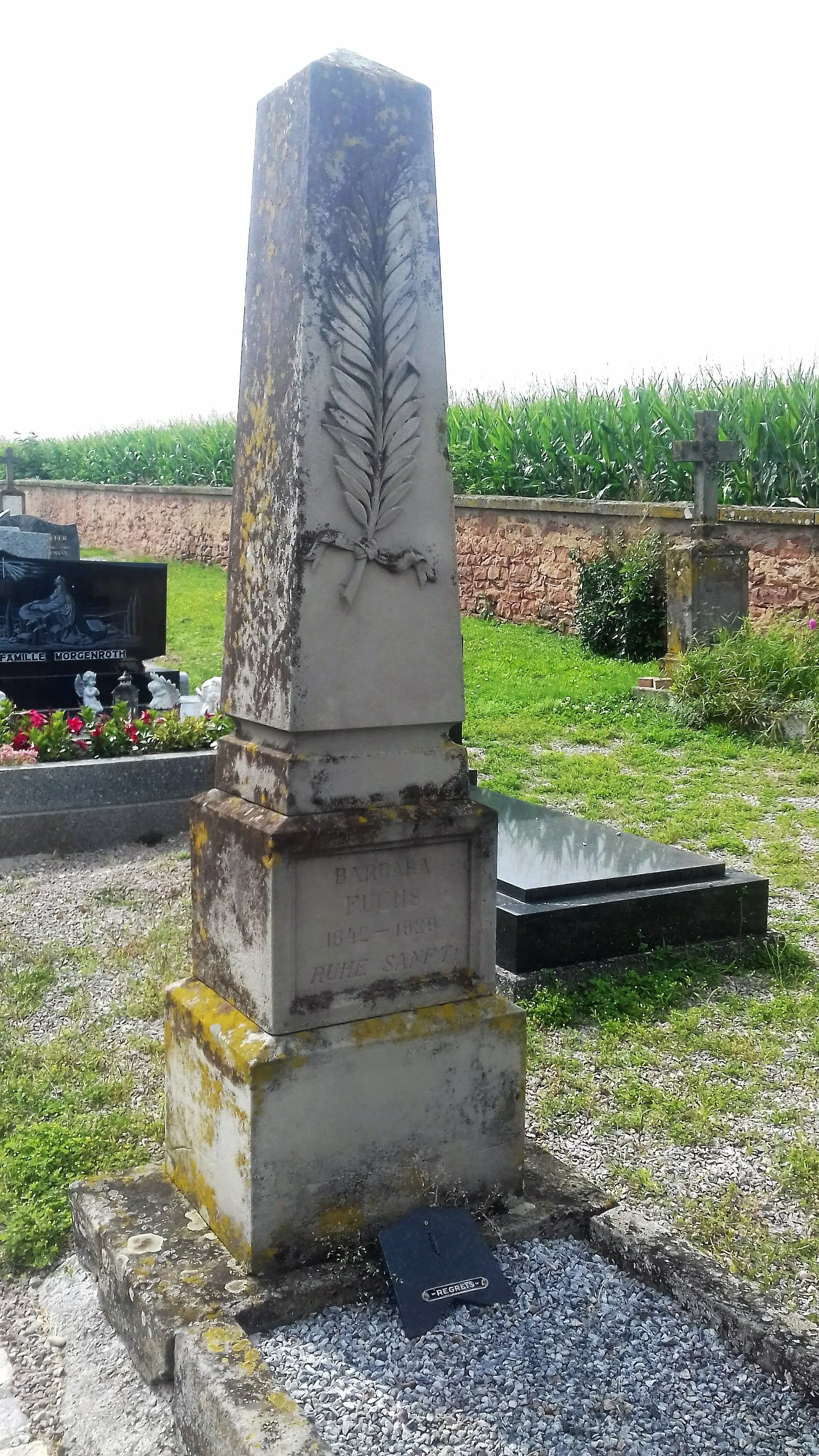 Photo showing: Ancienne pierre tombale du cimetière de Zehnacker