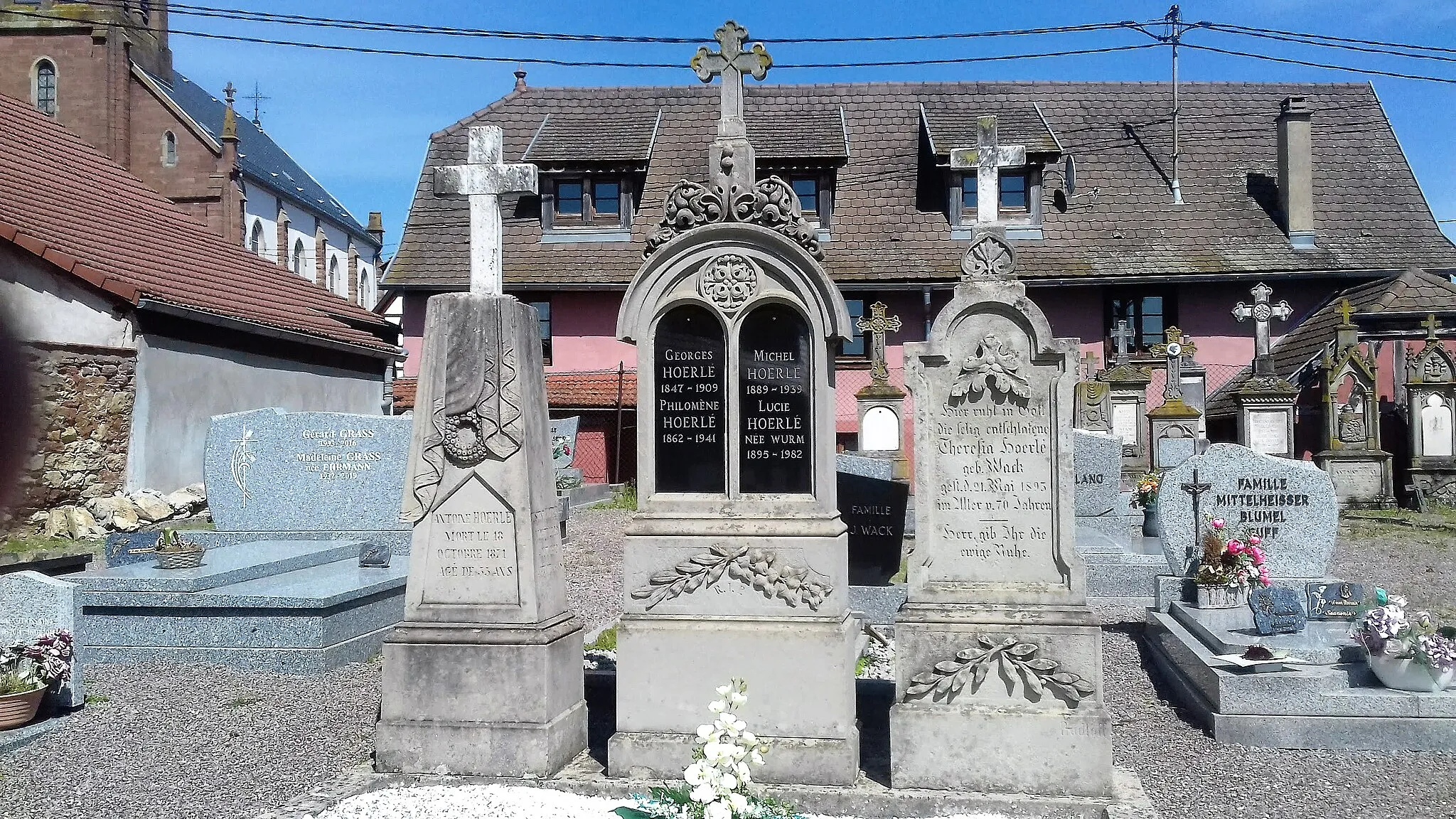 Photo showing: Ancienne pierre tombale du cimetière de Wiwersheim