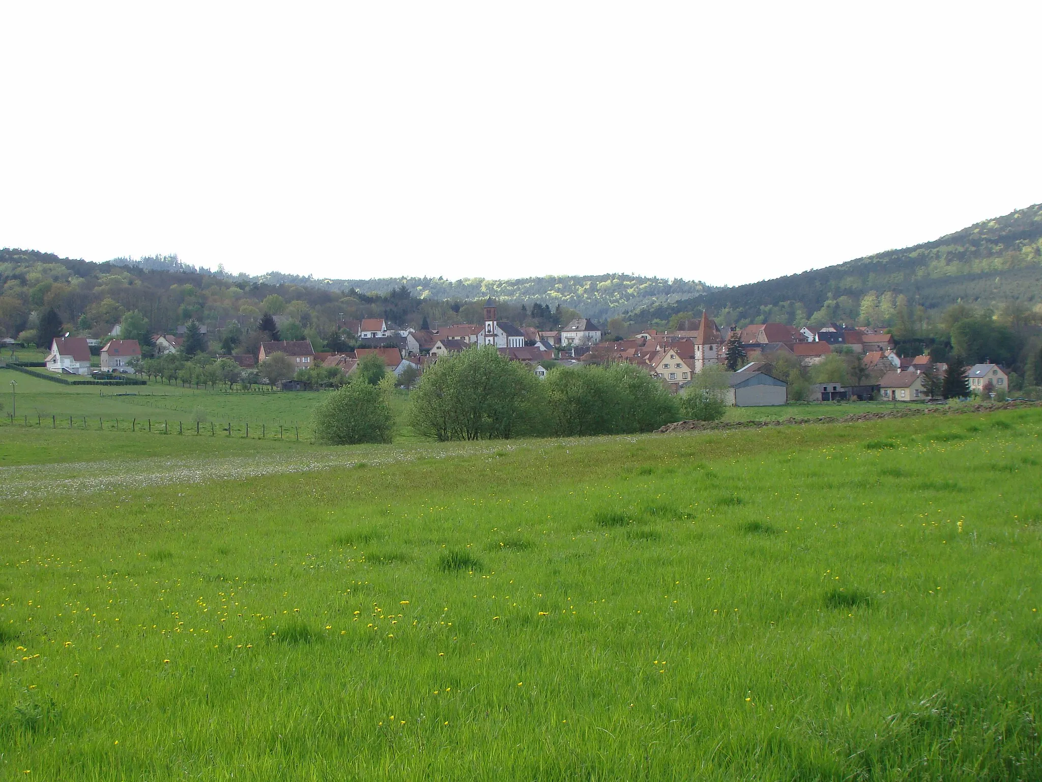 Photo showing: Vue générale du village depuis l'est.