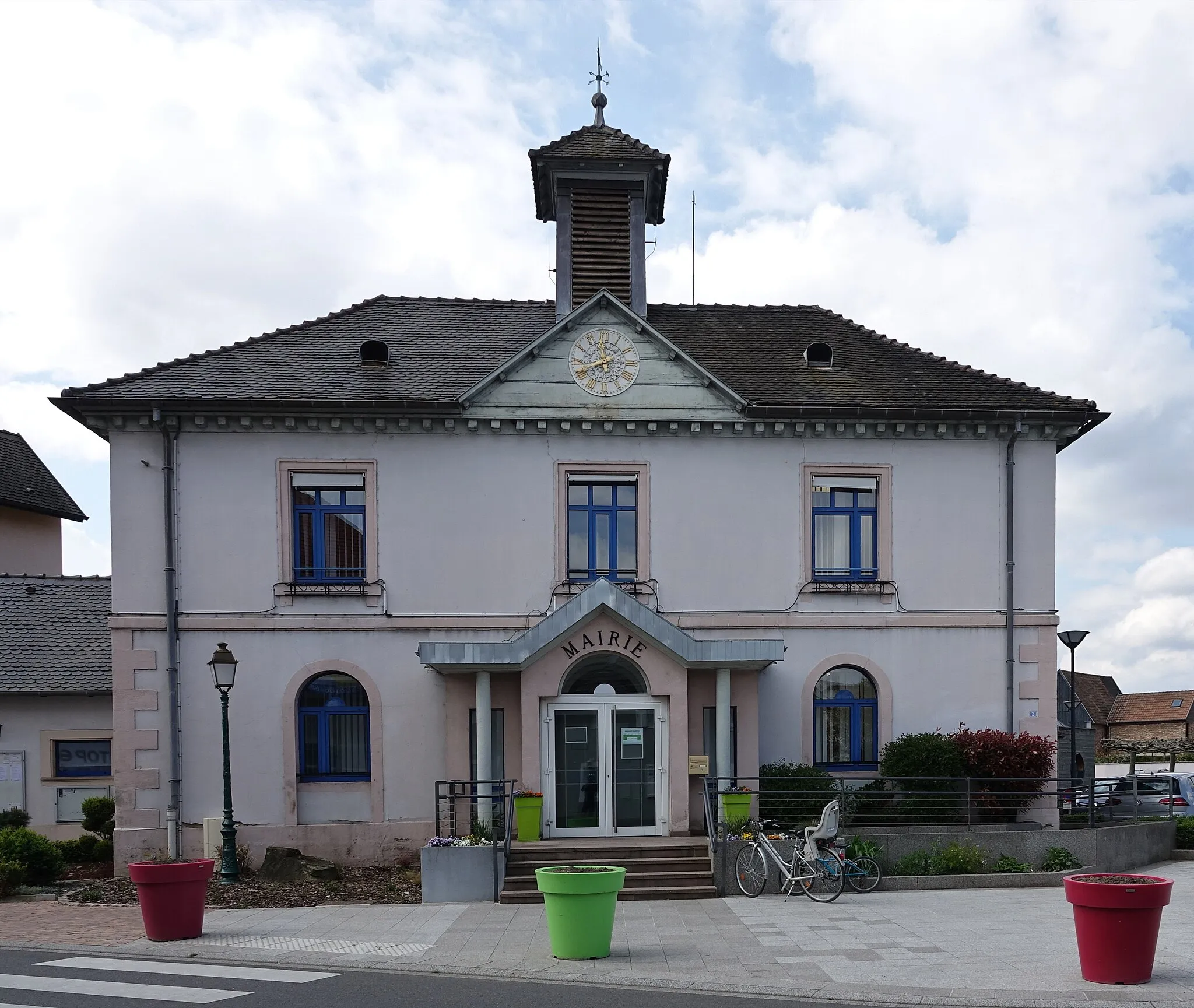 Photo showing: Town hall of Andolsheim (Haut-Rhin, France).