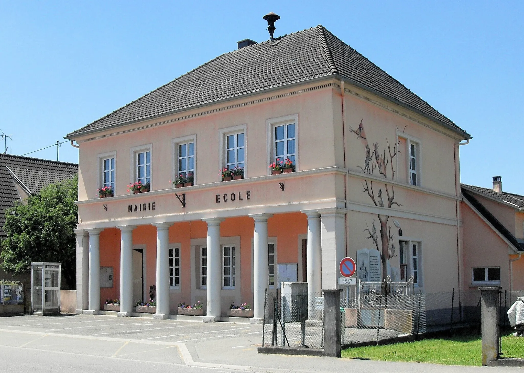 Photo showing: La mairie-école de Ballersdorf