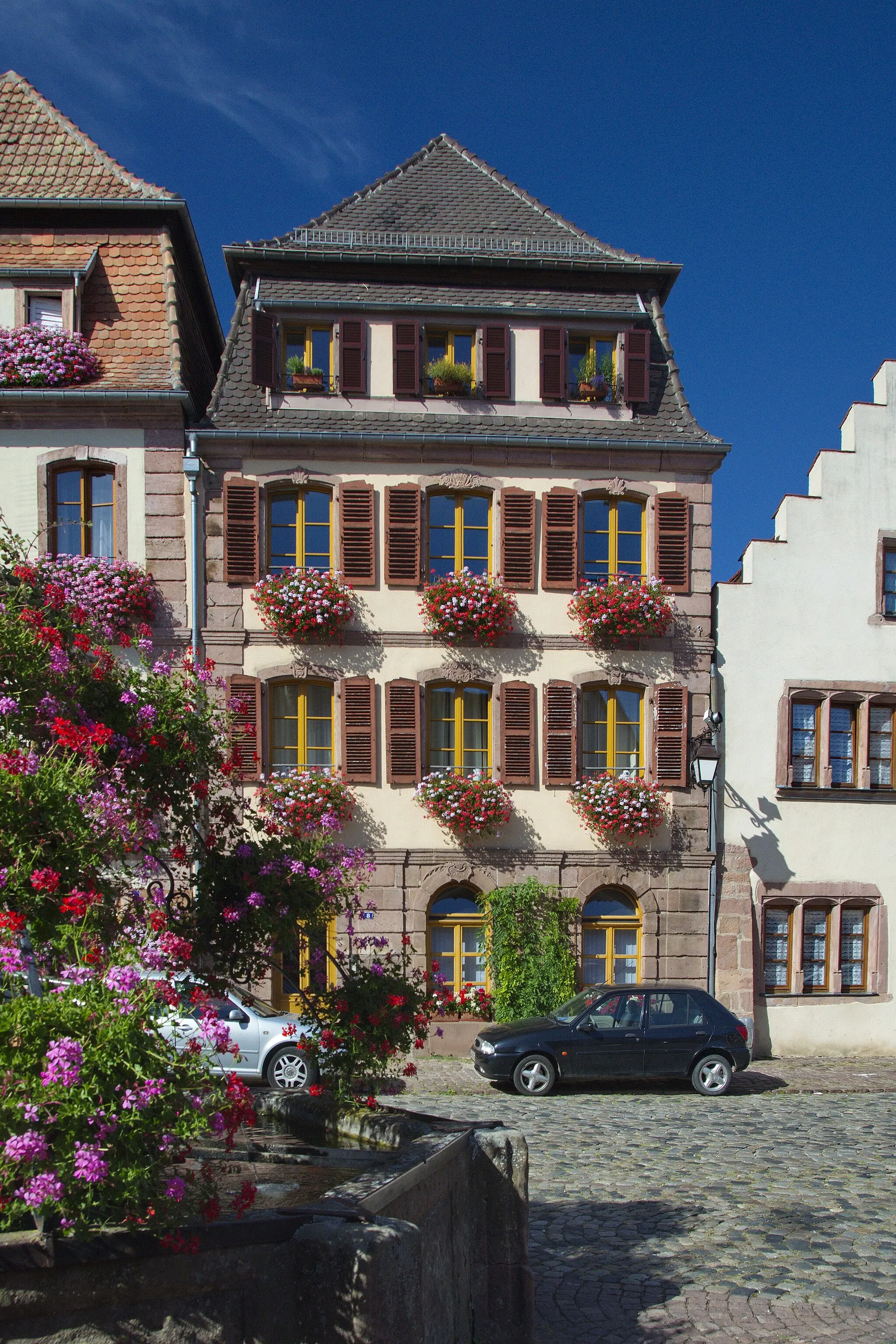 Photo showing: This building is inscrit au titre des monuments historiques de la France. It is indexed in the base Mérimée, a database of architectural heritage maintained by the French Ministry of Culture, under the references PA00085345 and IA68006842 .