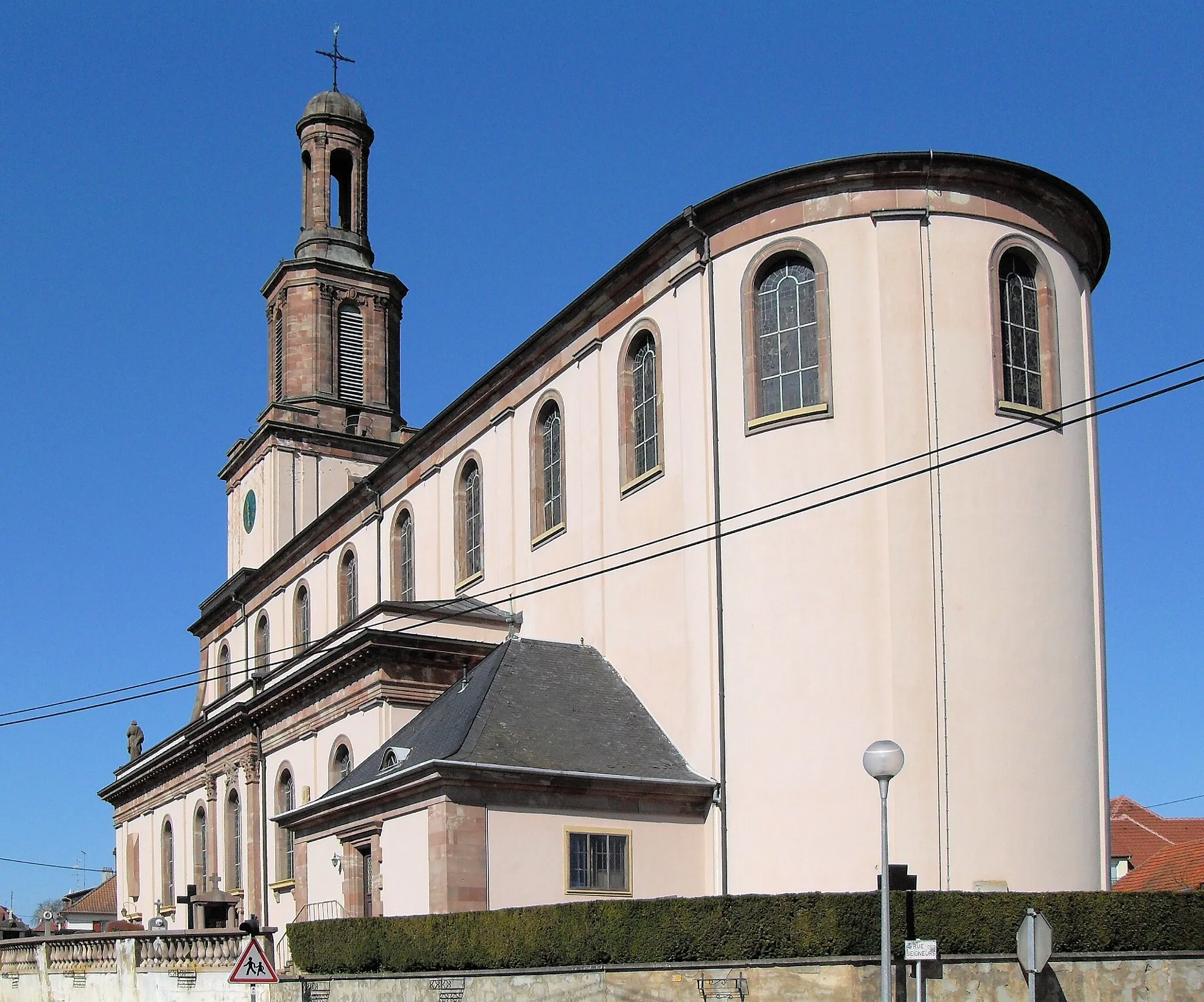 Photo showing: L'église Saints-Pierre-et-Paul à Burnhaupt-le-Bas, côté est