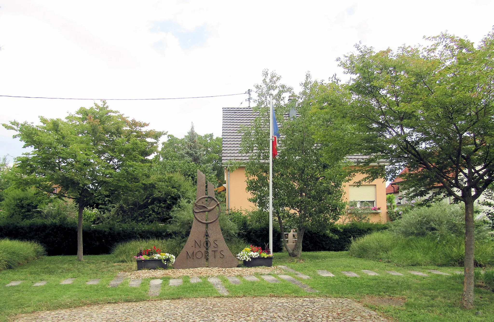 Photo showing: Le monument aux morts à Chalampé