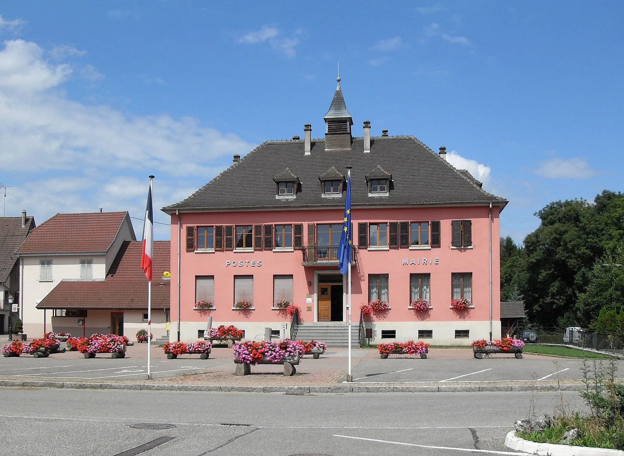 Photo showing: La mairie, la poste et l'ancienne école de Durmenach