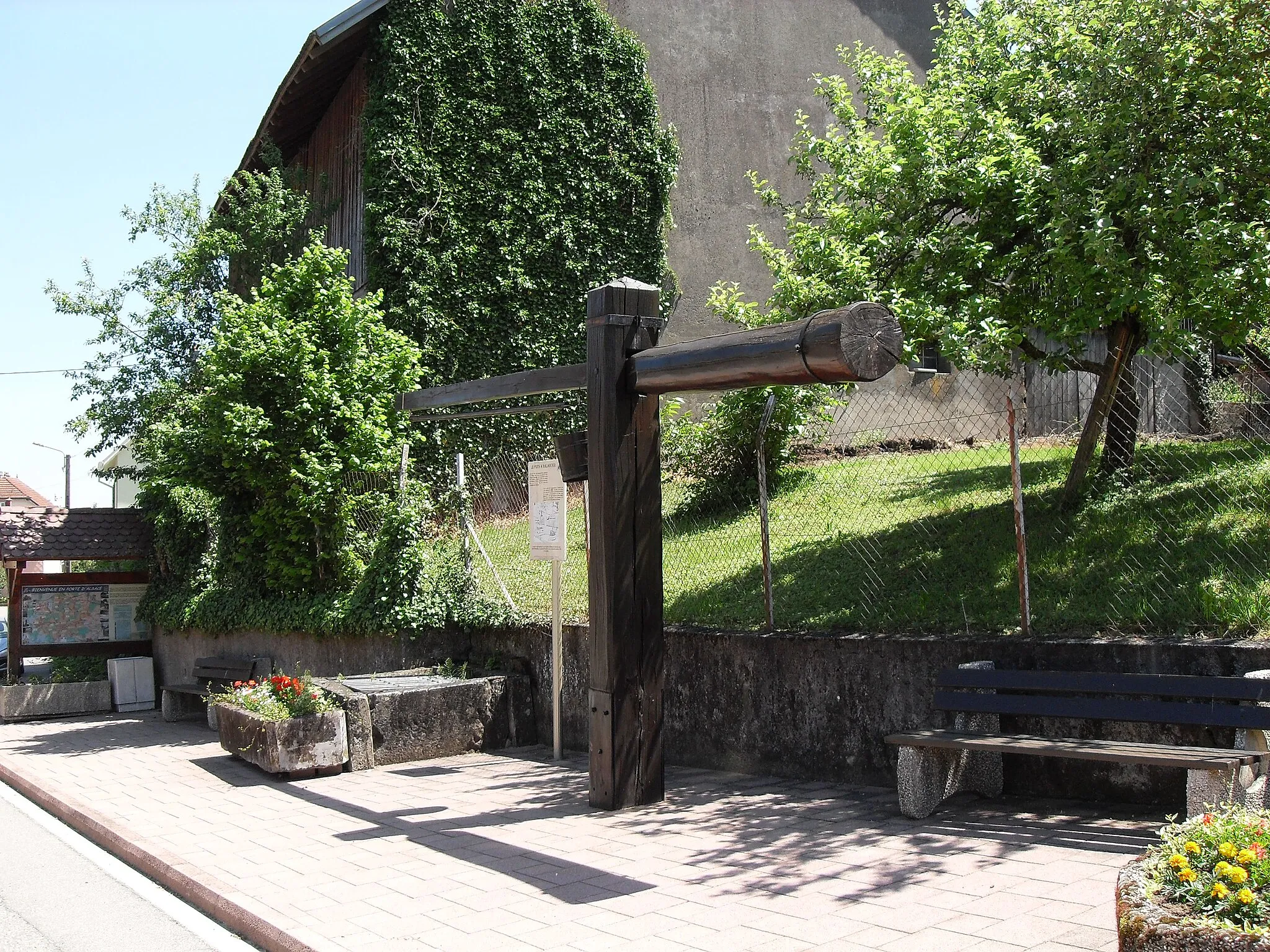 Photo showing: Well swipe at Eglingen, Haut-Rhin département